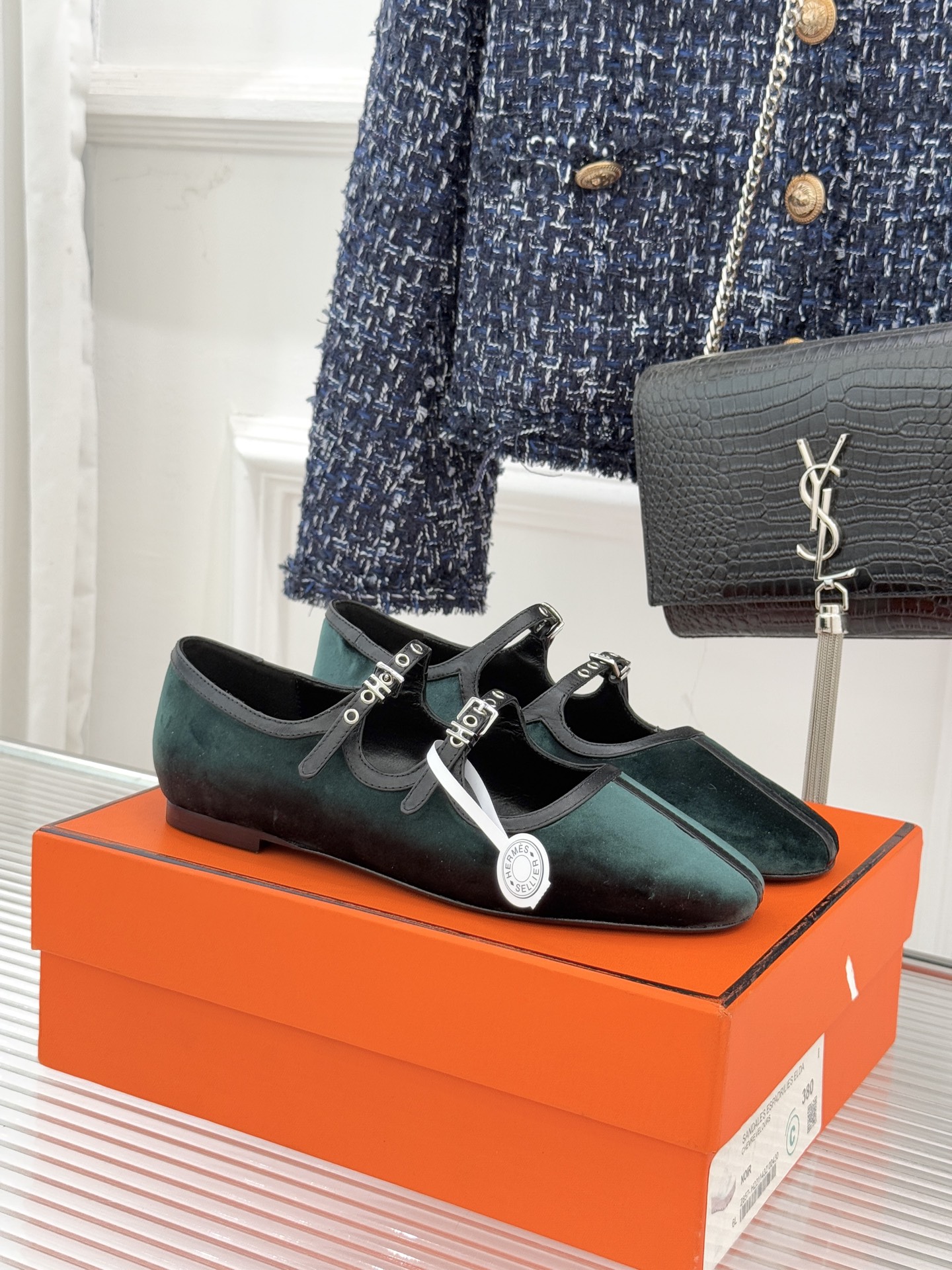 Hermès/爱马仕经典复古玛丽珍鞋今年夏天H家的凉鞋成功在时尚圈杀疯了入手之后我只想说 这钱花得太值！