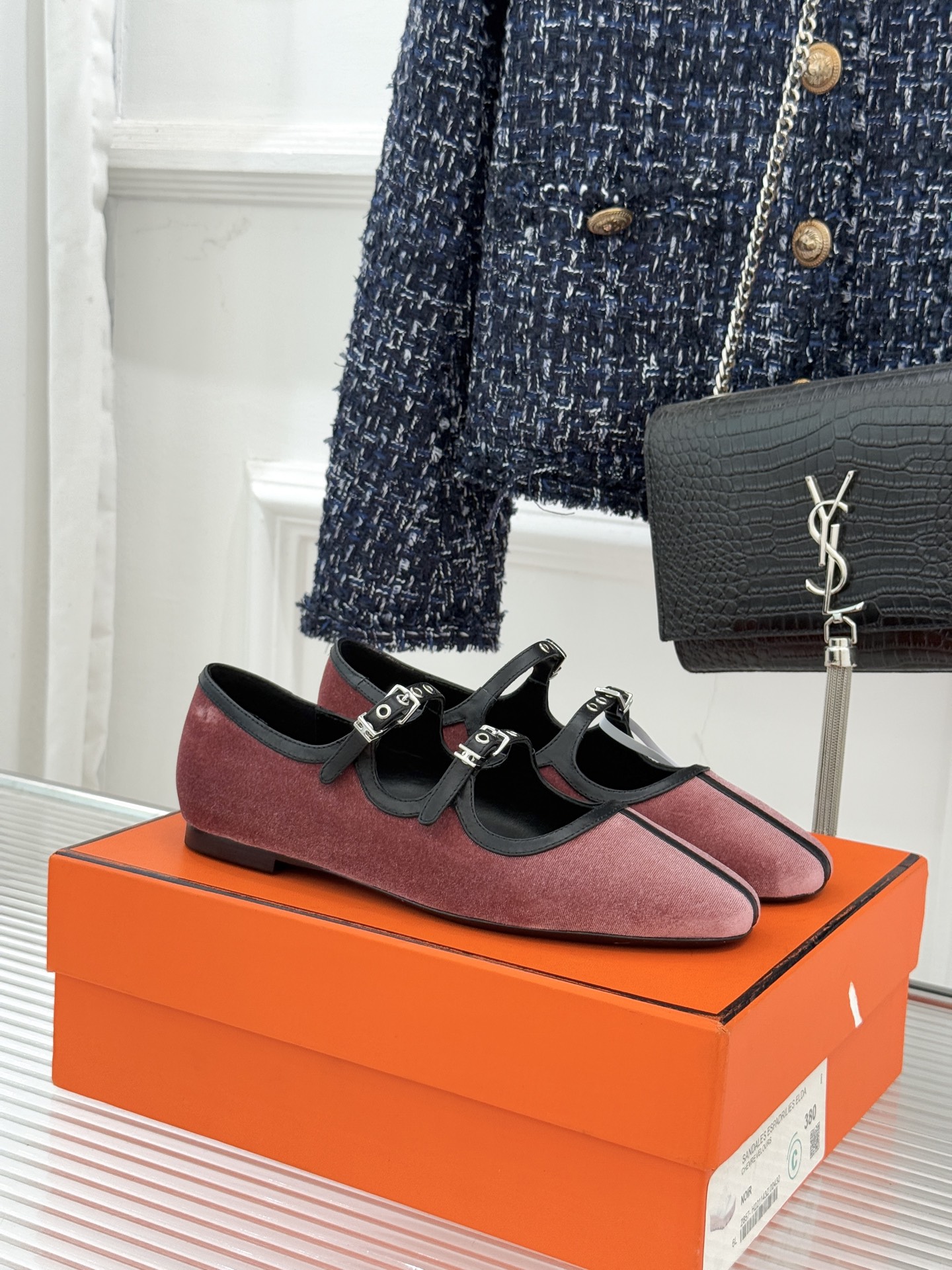 Hermès/爱马仕经典复古玛丽珍鞋今年夏天H家的凉鞋成功在时尚圈杀疯了入手之后我只想说 这钱花得太值！