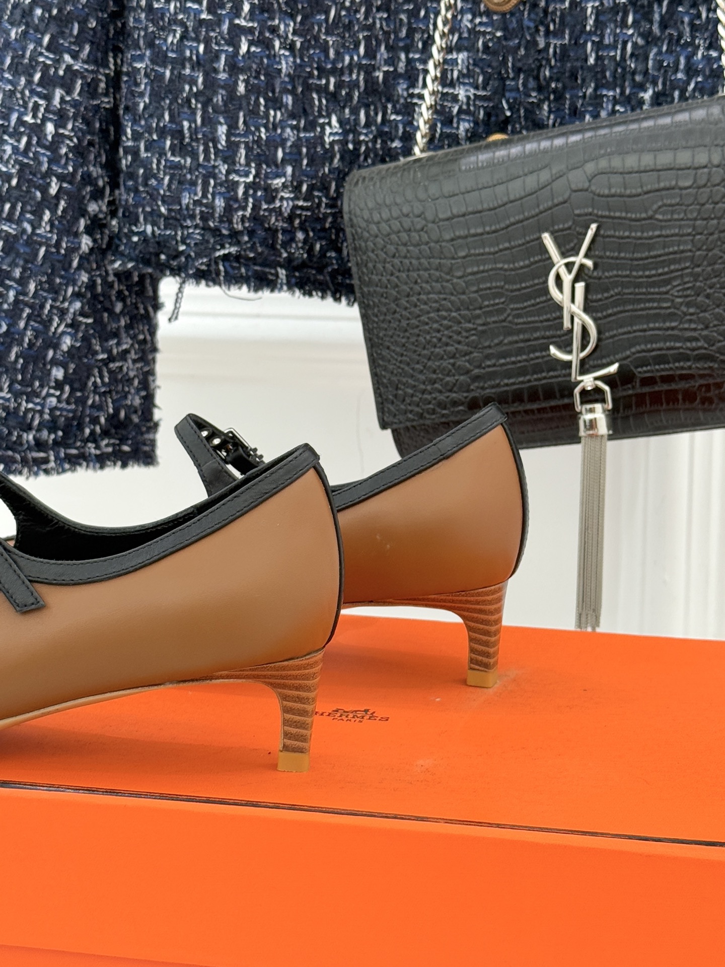 Hermès/爱马仕经典复古玛丽珍鞋今年夏天H家的凉鞋成功在时尚圈杀疯了入手之后我只想说 这钱花得太值！