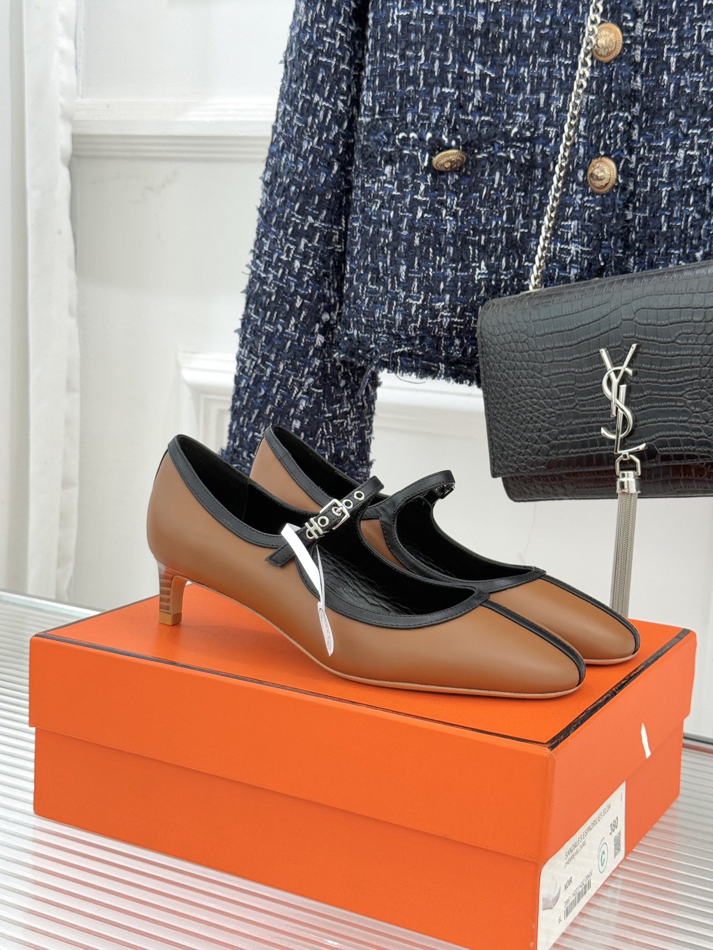 Hermès/爱马仕经典复古玛丽珍鞋今年夏天H家的凉鞋成功在时尚圈杀疯了入手之后我只想说 这钱花得太值！