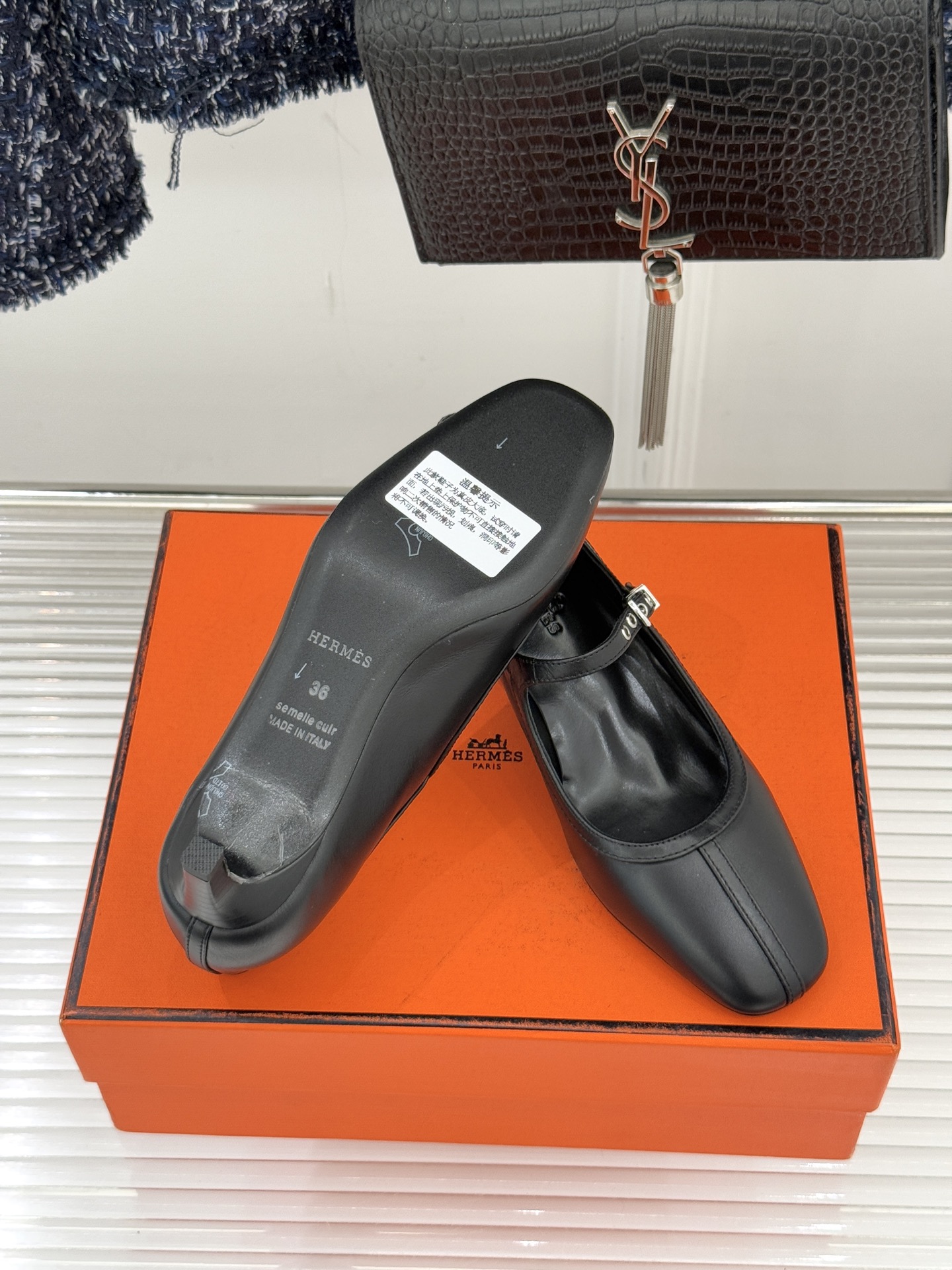 Hermès/爱马仕经典复古玛丽珍鞋今年夏天H家的凉鞋成功在时尚圈杀疯了入手之后我只想说 这钱花得太值！