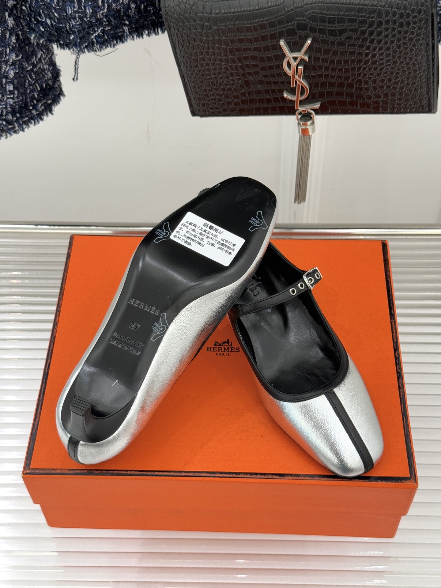 Hermès/爱马仕经典复古玛丽珍鞋今年夏天H家的凉鞋成功在时尚圈杀疯了入手之后我只想说 这钱花得太值！