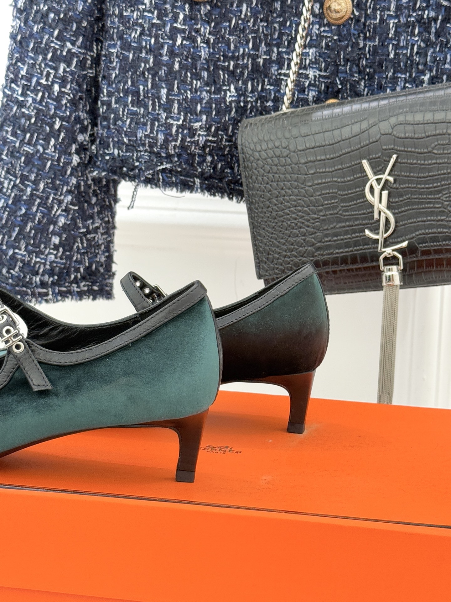 Hermès/爱马仕经典复古玛丽珍鞋今年夏天H家的凉鞋成功在时尚圈杀疯了入手之后我只想说 这钱花得太值！