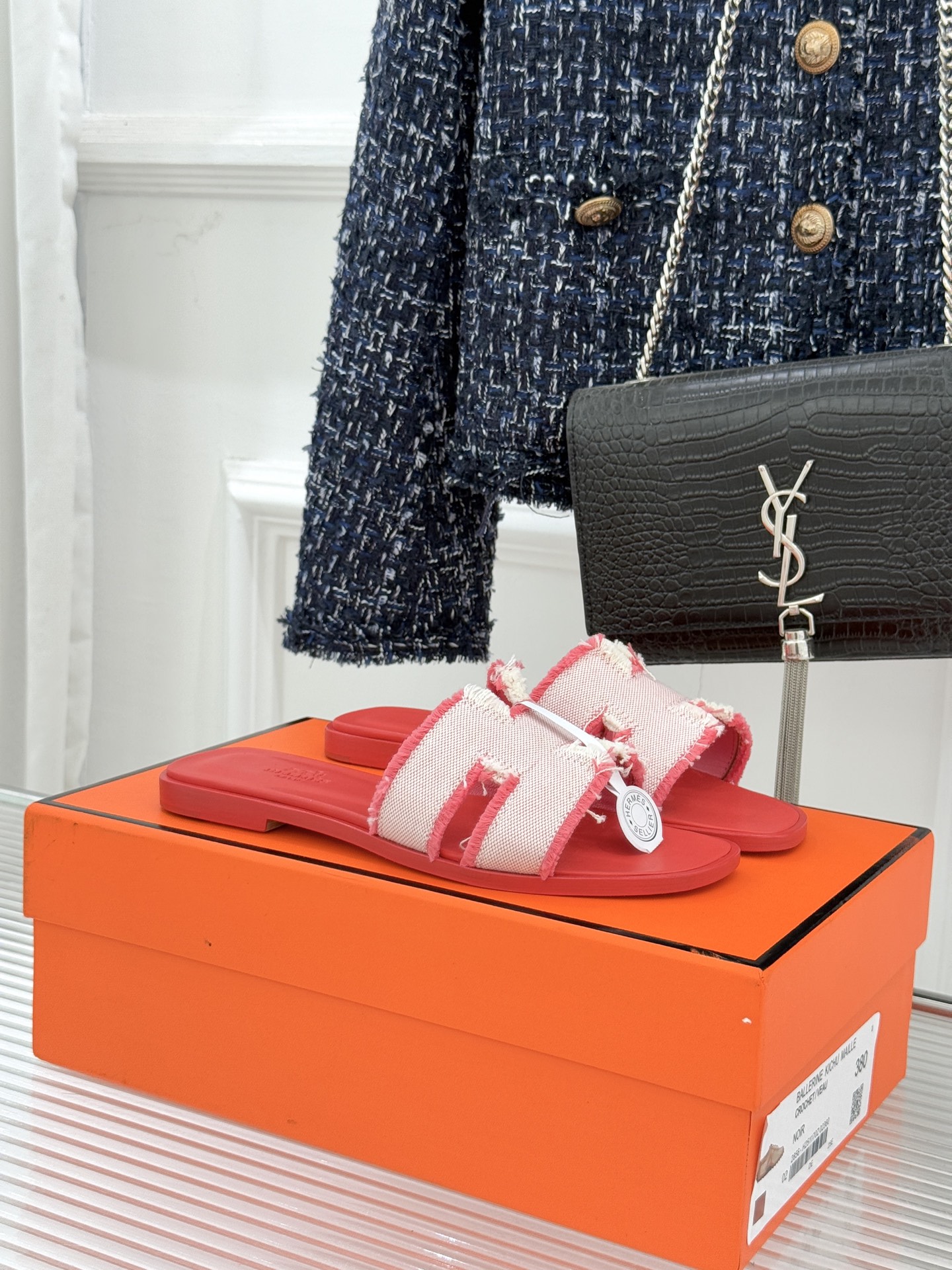 （配原版飞机盒）Hermès/爱马仕万年经典平底H凉鞋将简约美学与极致工艺完美融合。平底款式 回归舒适本