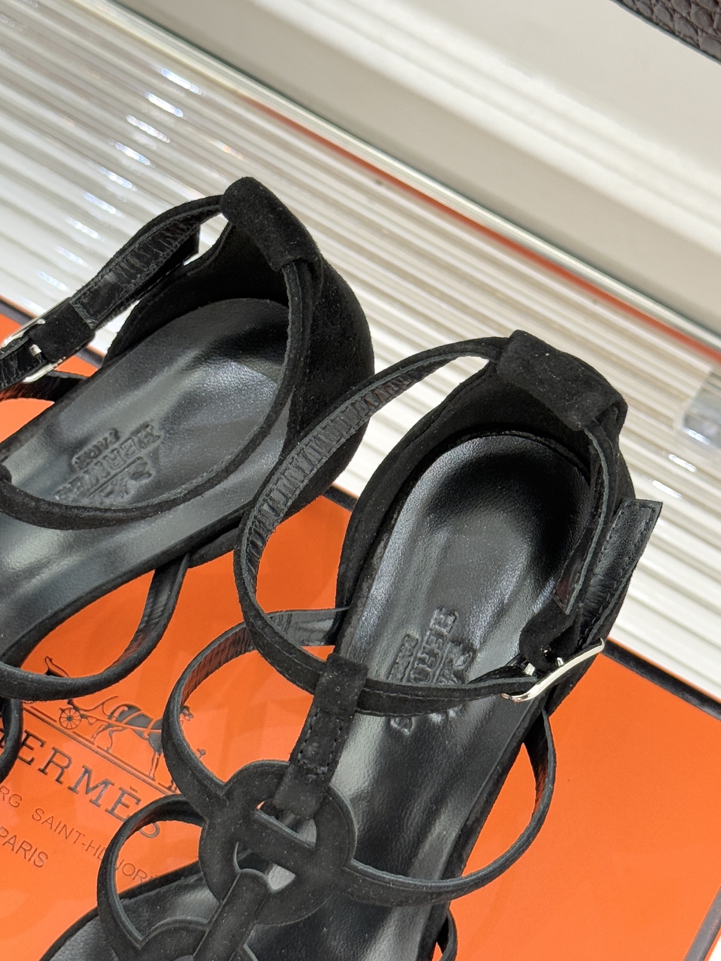 （配原版飞机盒）Hermès/爱马仕26WF早春新品早春猪鼻子细带高跟凉鞋当巴黎早春的暖阳唤醒时尚韵律这