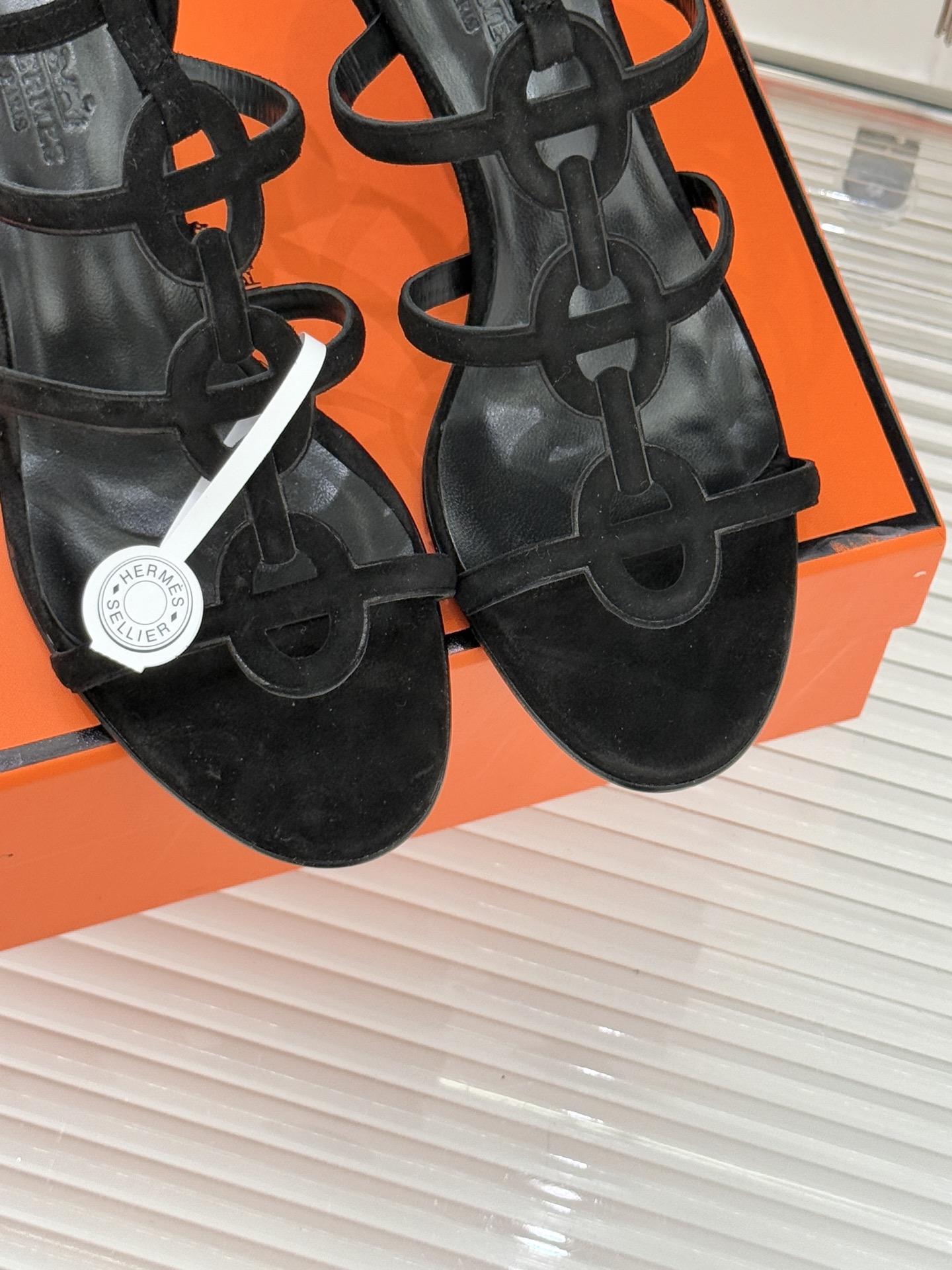 （配原版飞机盒）Hermès/爱马仕26WF早春新品早春猪鼻子细带高跟凉鞋当巴黎早春的暖阳唤醒时尚韵律这