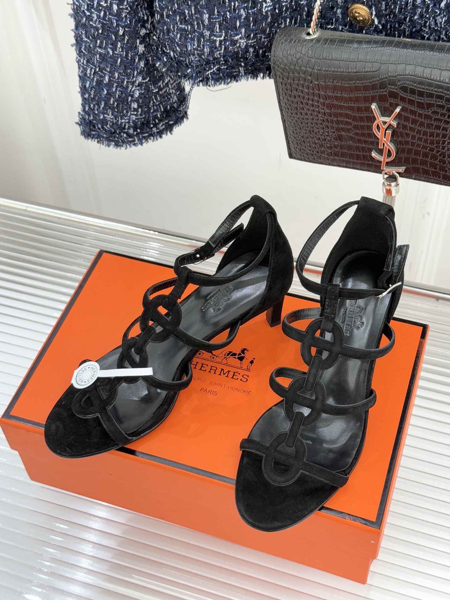 （配原版飞机盒）Hermès/爱马仕26WF早春新品早春猪鼻子细带高跟凉鞋当巴黎早春的暖阳唤醒时尚韵律这