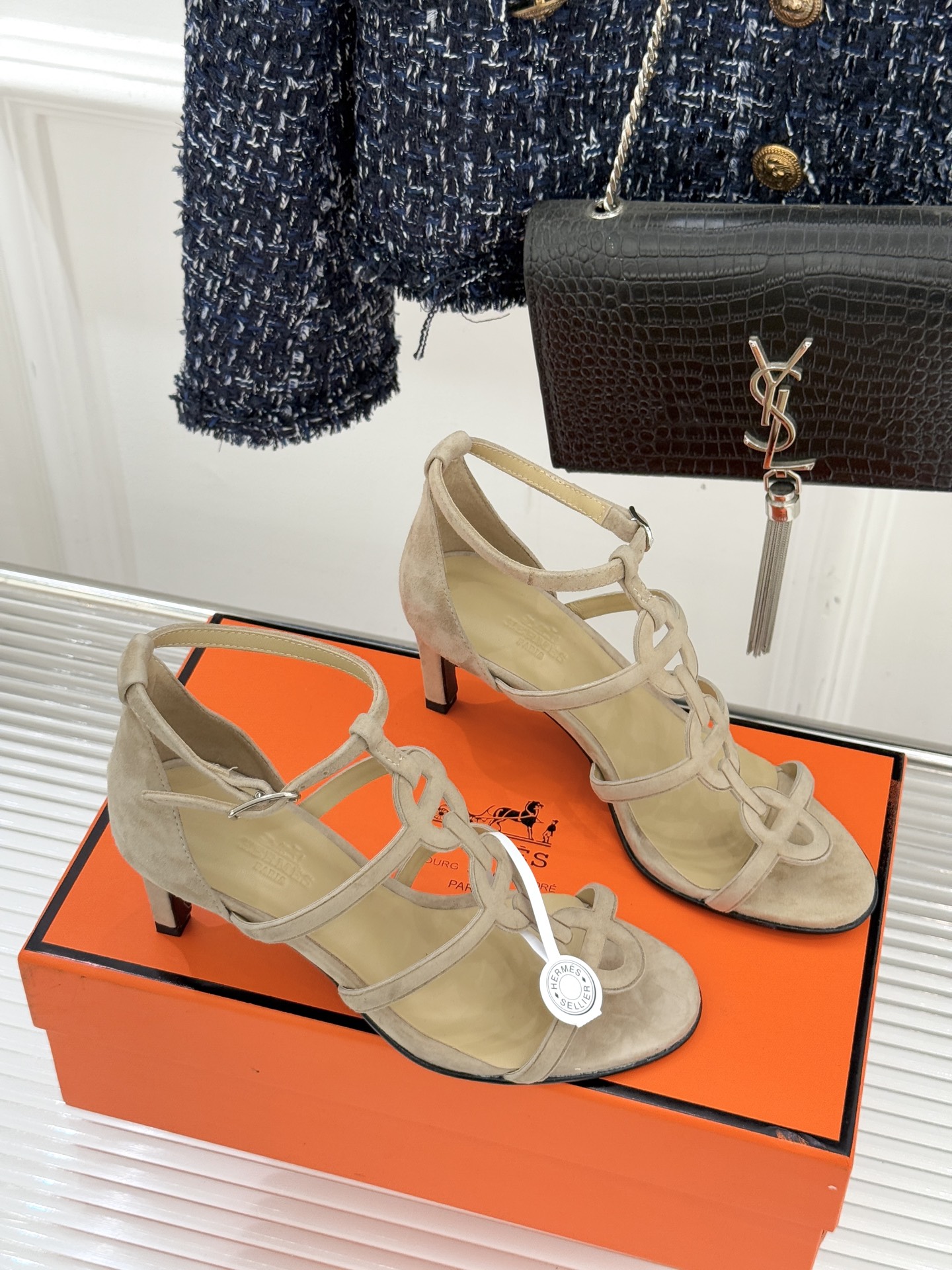 （配原版飞机盒）Hermès/爱马仕26WF早春新品早春猪鼻子细带高跟凉鞋当巴黎早春的暖阳唤醒时尚韵律这