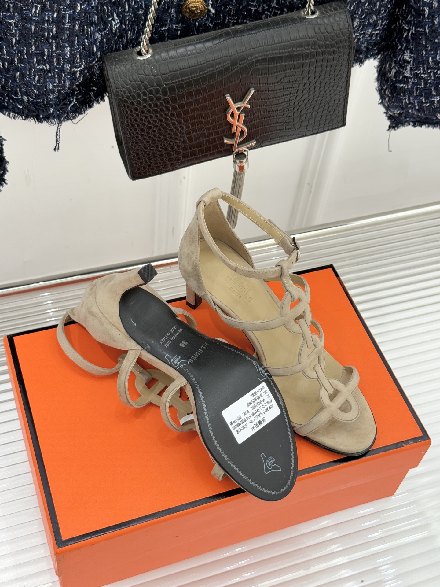 （配原版飞机盒）Hermès/爱马仕26WF早春新品早春猪鼻子细带高跟凉鞋当巴黎早春的暖阳唤醒时尚韵律这