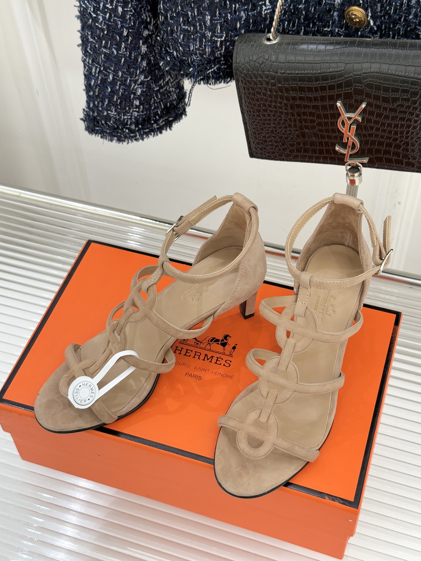 （配原版飞机盒）Hermès/爱马仕26WF早春新品早春猪鼻子细带高跟凉鞋当巴黎早春的暖阳唤醒时尚韵律这