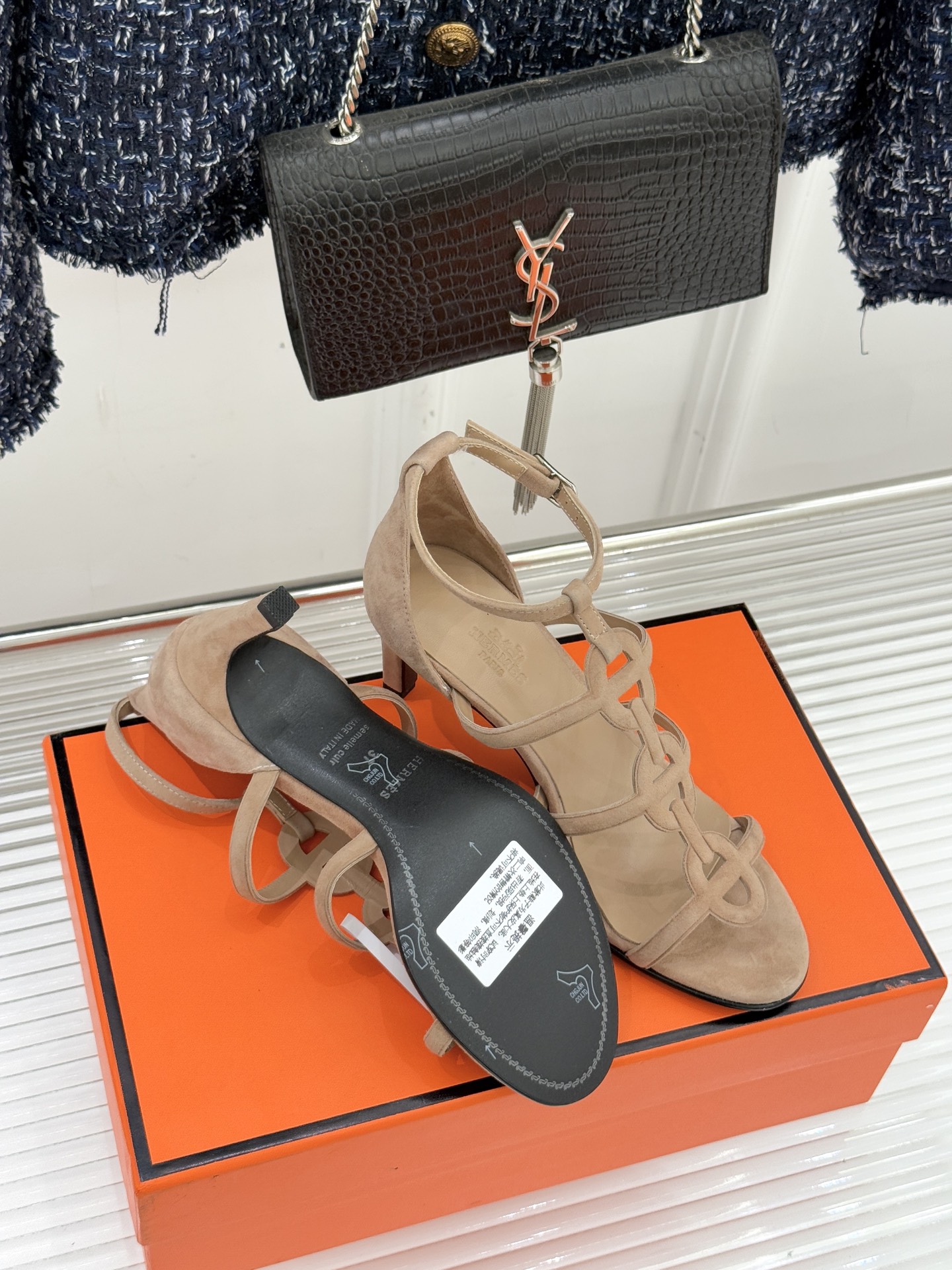 （配原版飞机盒）Hermès/爱马仕26WF早春新品早春猪鼻子细带高跟凉鞋当巴黎早春的暖阳唤醒时尚韵律这