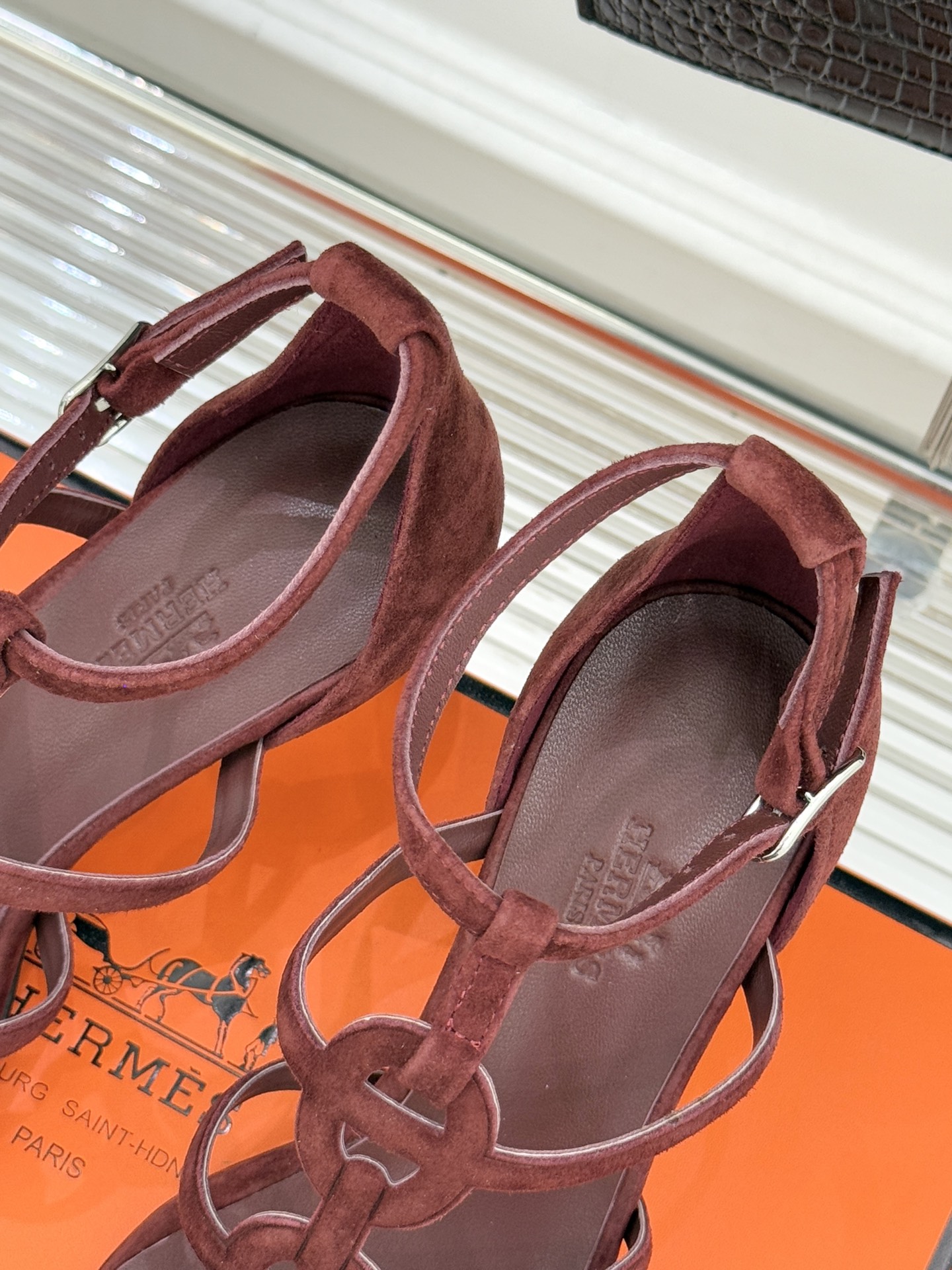 （配原版飞机盒）Hermès/爱马仕26WF早春新品早春猪鼻子细带高跟凉鞋当巴黎早春的暖阳唤醒时尚韵律这