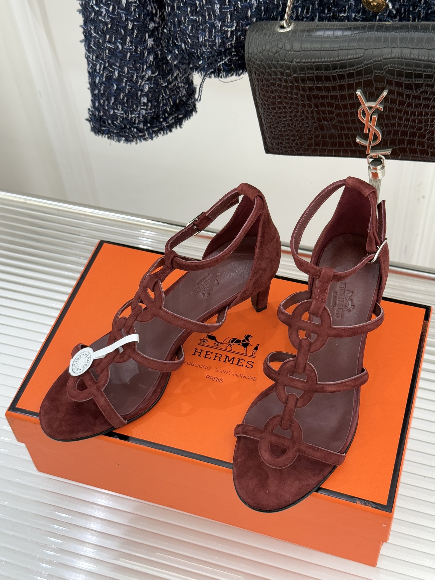 （配原版飞机盒）Hermès/爱马仕26WF早春新品早春猪鼻子细带高跟凉鞋当巴黎早春的暖阳唤醒时尚韵律这