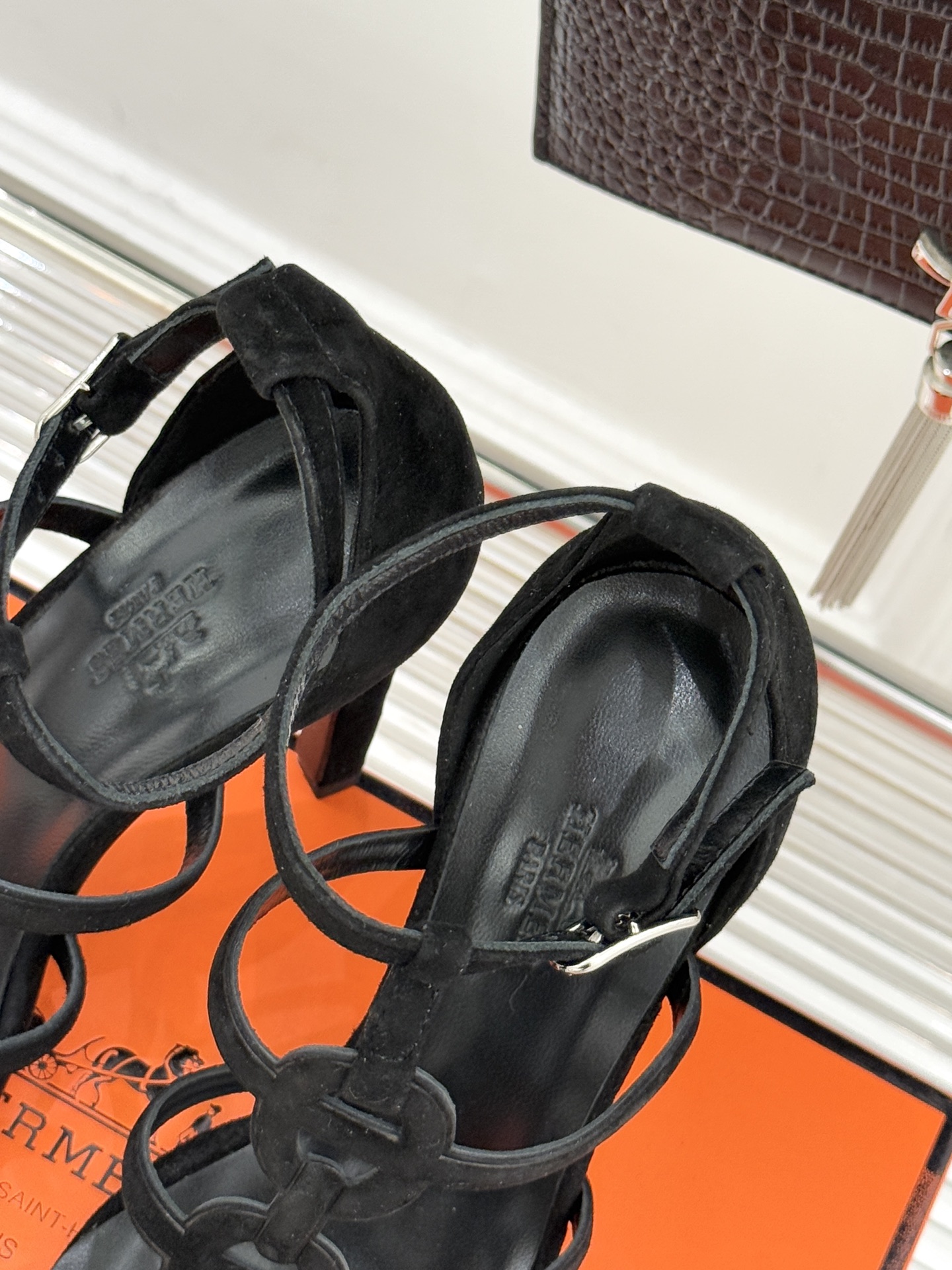 （配原版飞机盒）Hermès/爱马仕26WF早春新品早春猪鼻子细带高跟凉鞋当巴黎早春的暖阳唤醒时尚韵律这