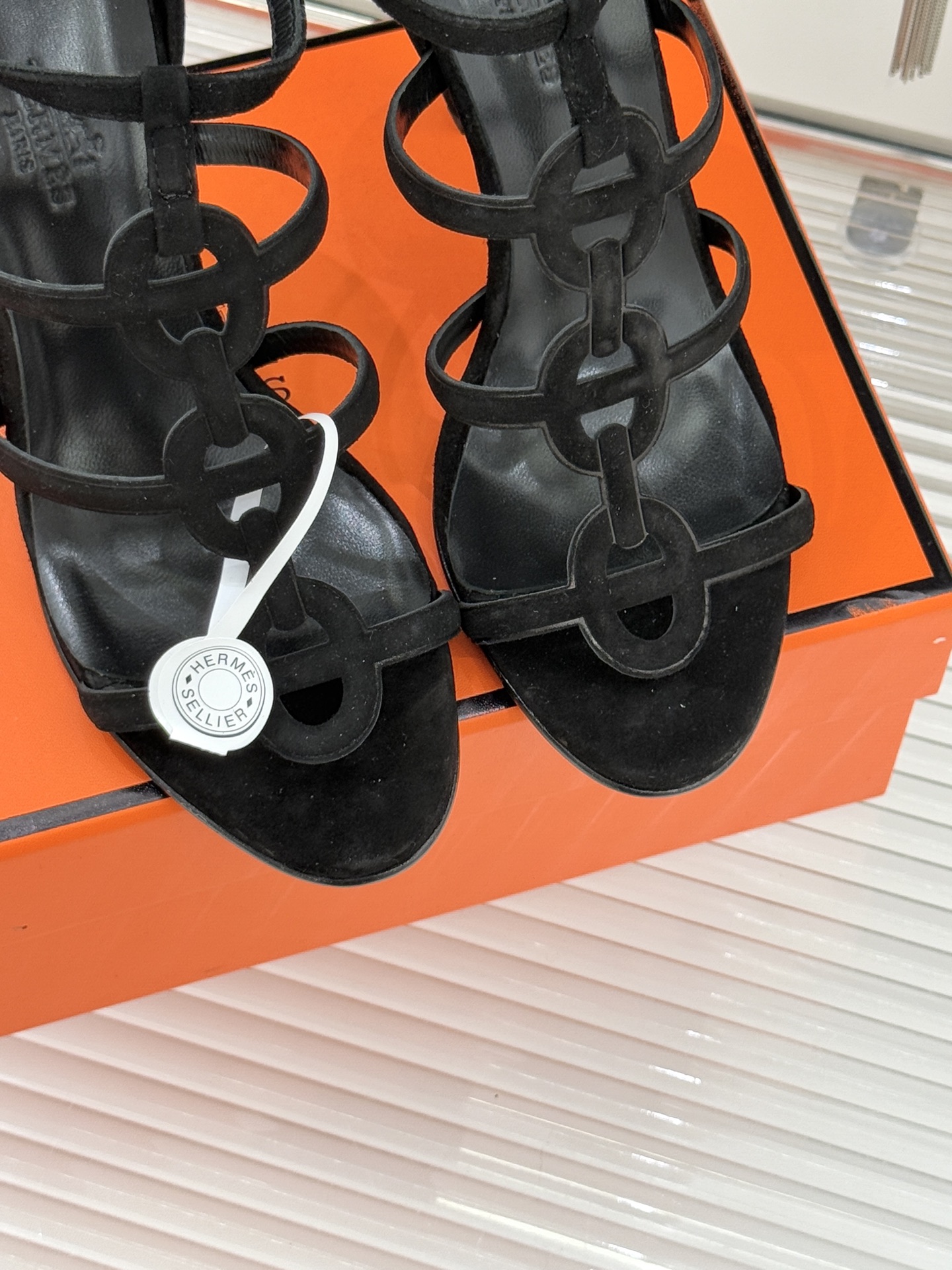 （配原版飞机盒）Hermès/爱马仕26WF早春新品早春猪鼻子细带高跟凉鞋当巴黎早春的暖阳唤醒时尚韵律这