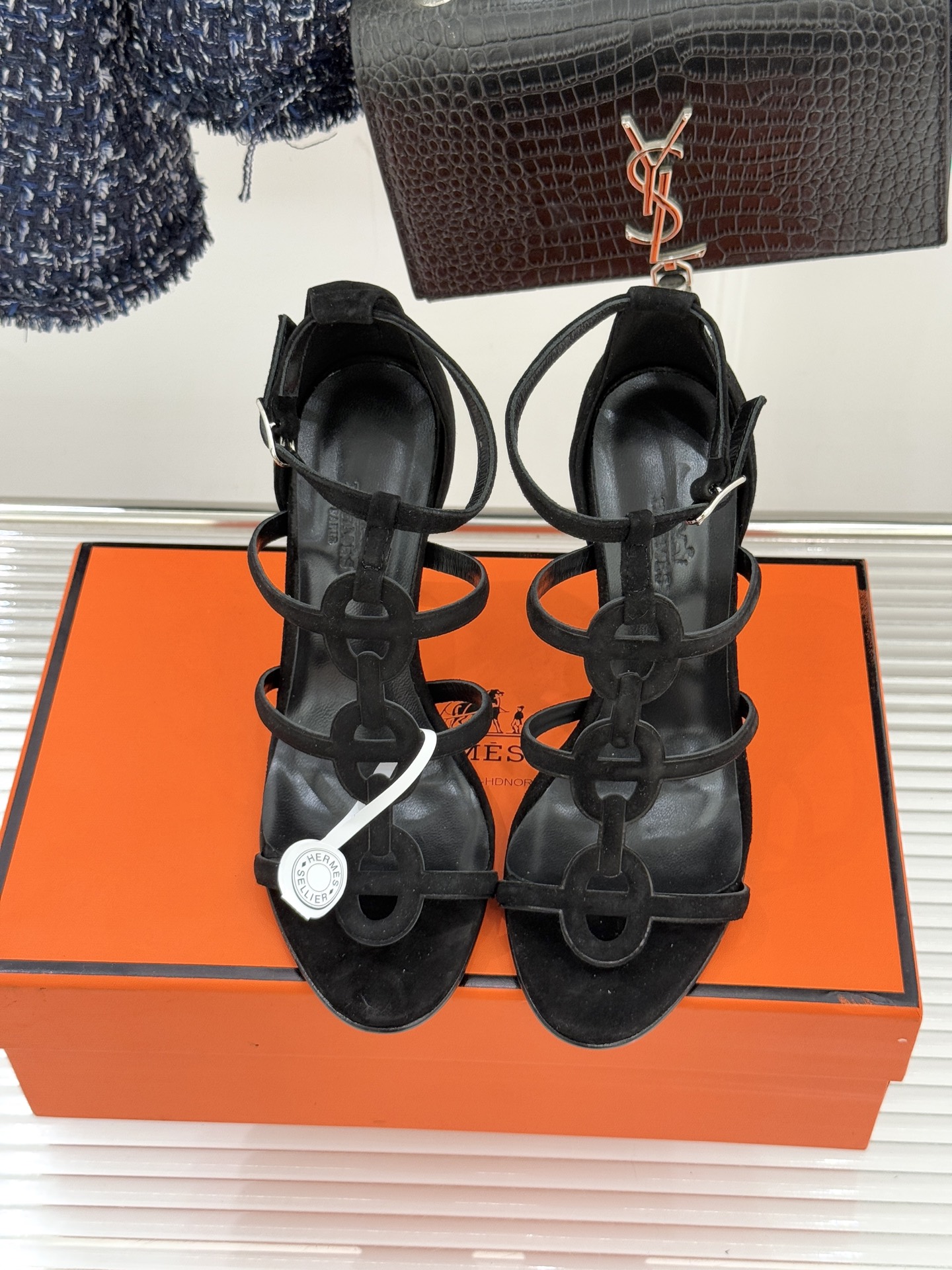 （配原版飞机盒）Hermès/爱马仕26WF早春新品早春猪鼻子细带高跟凉鞋当巴黎早春的暖阳唤醒时尚韵律这