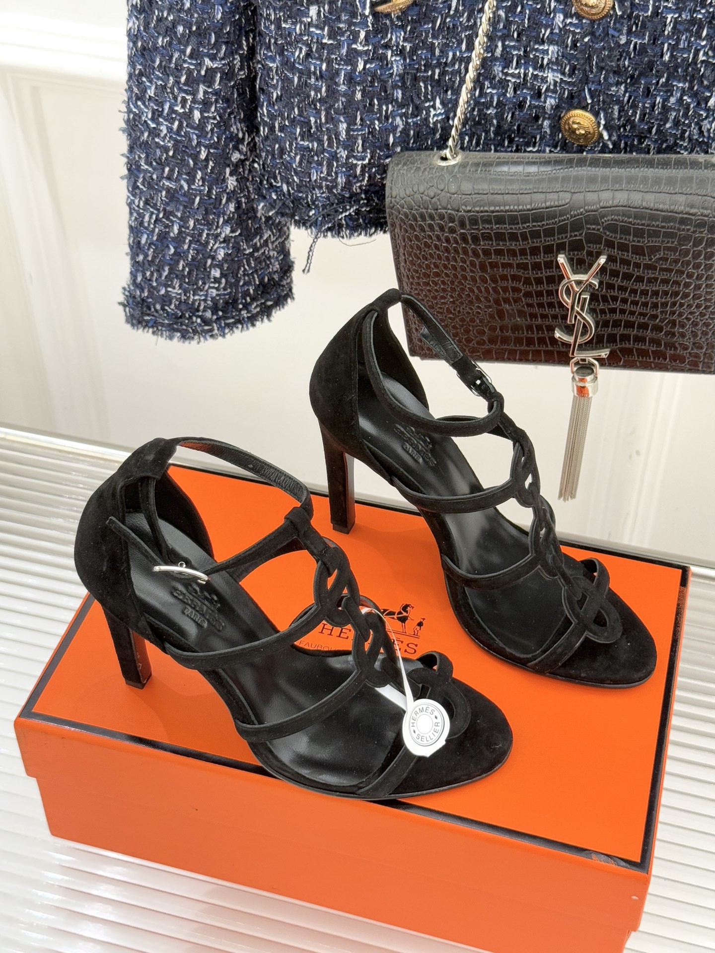 （配原版飞机盒）Hermès/爱马仕26WF早春新品早春猪鼻子细带高跟凉鞋当巴黎早春的暖阳唤醒时尚韵律这