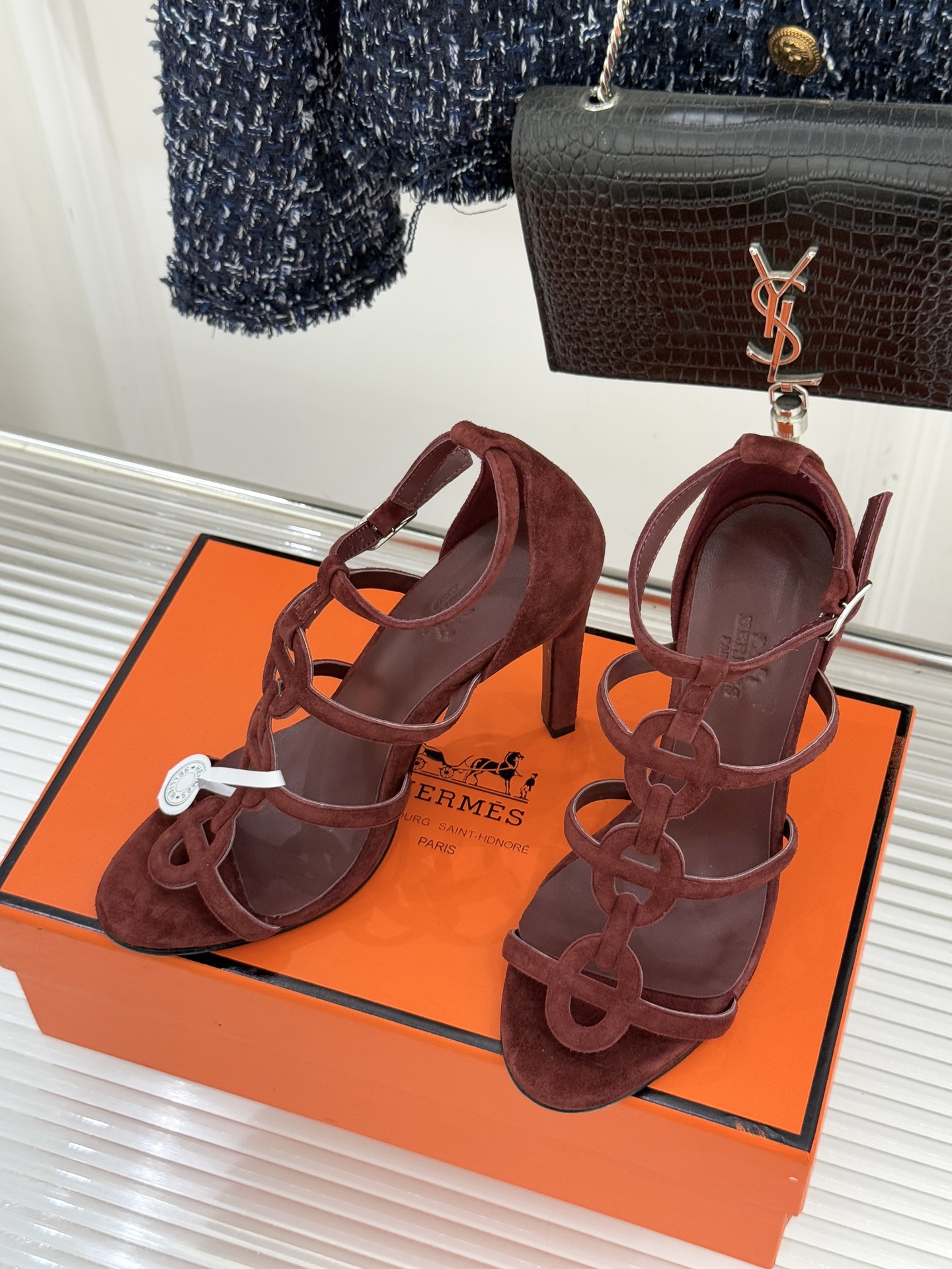 （配原版飞机盒）Hermès/爱马仕26WF早春新品早春猪鼻子细带高跟凉鞋当巴黎早春的暖阳唤醒时尚韵律这