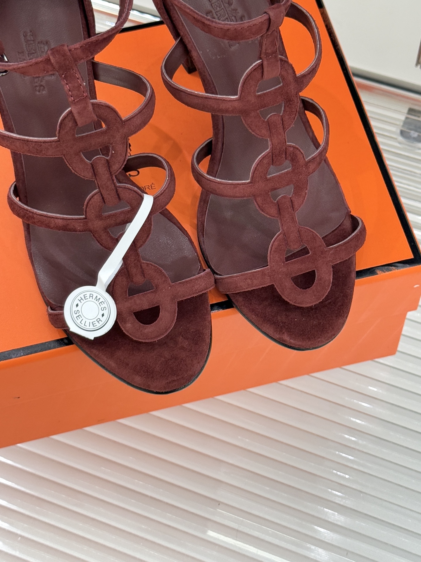 （配原版飞机盒）Hermès/爱马仕26WF早春新品早春猪鼻子细带高跟凉鞋当巴黎早春的暖阳唤醒时尚韵律这