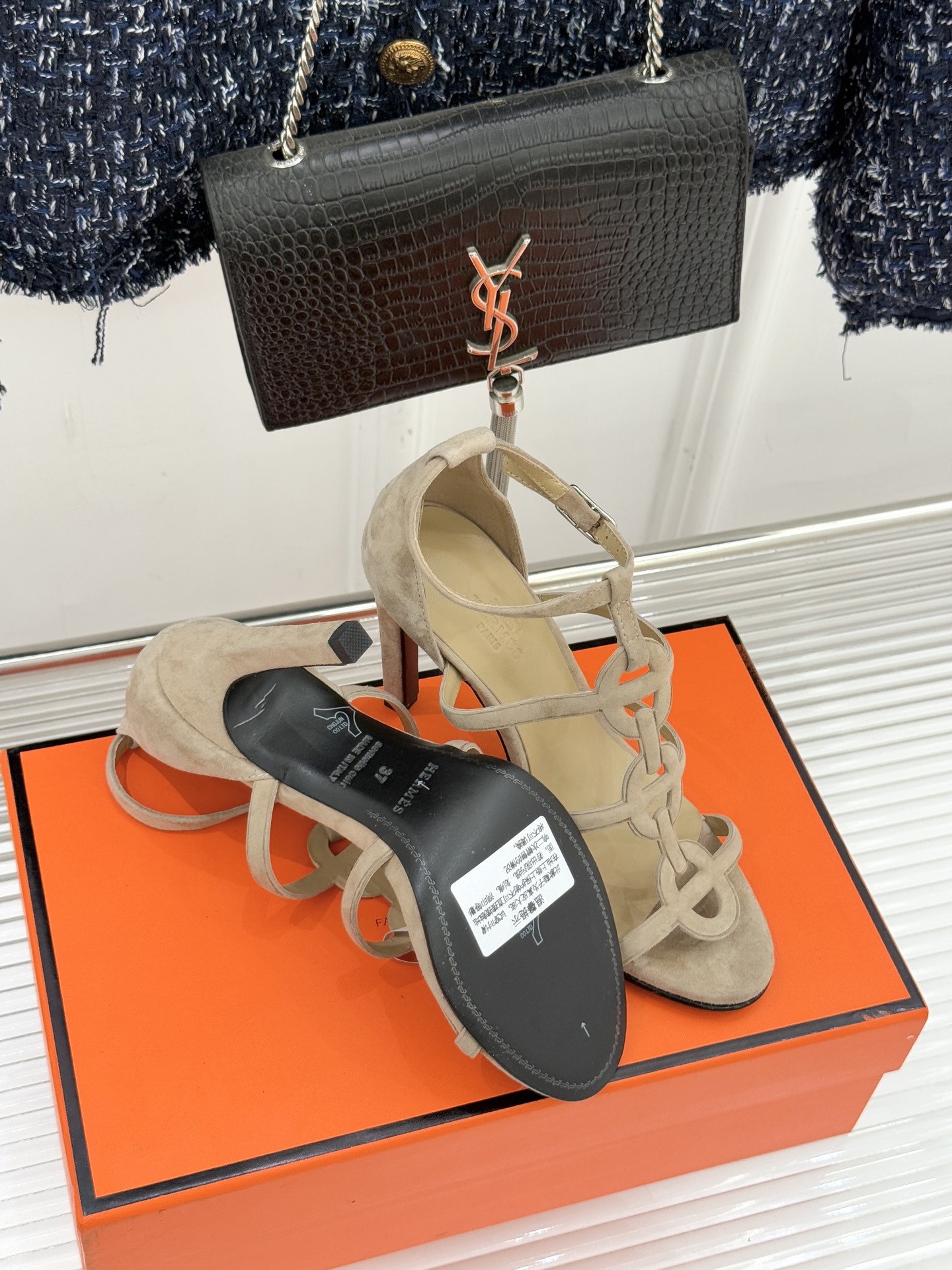 （配原版飞机盒）Hermès/爱马仕26WF早春新品早春猪鼻子细带高跟凉鞋当巴黎早春的暖阳唤醒时尚韵律这