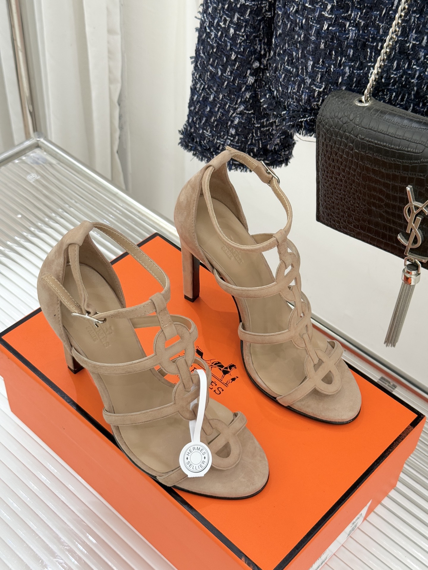 （配原版飞机盒）Hermès/爱马仕26WF早春新品早春猪鼻子细带高跟凉鞋当巴黎早春的暖阳唤醒时尚韵律这