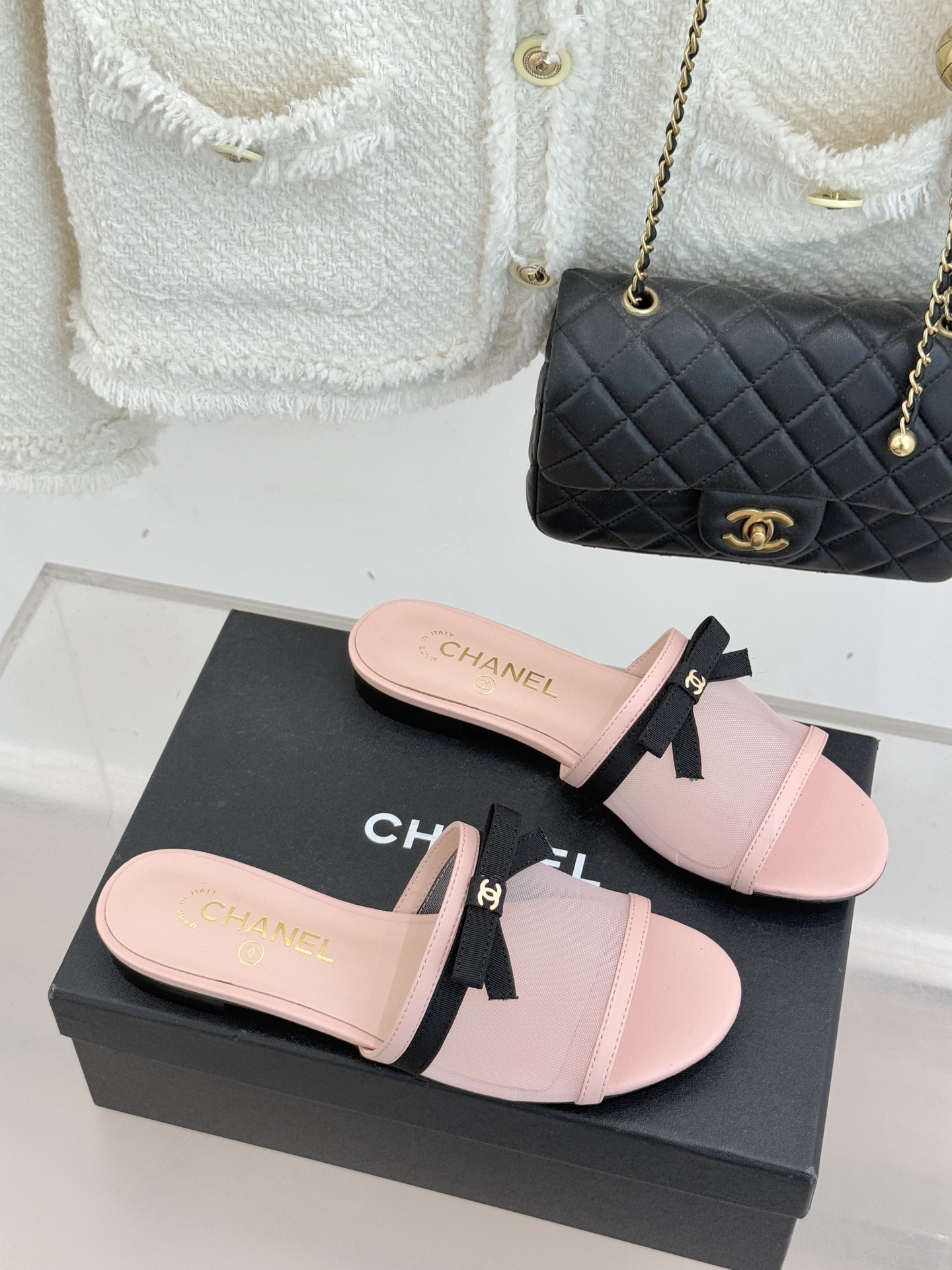 CHANE*｜小香26C新品网纱双C蝴蝶结拖鞋当小香经典符号邂逅26C夏日灵感这双拖鞋便成了奢雅与实穿的
