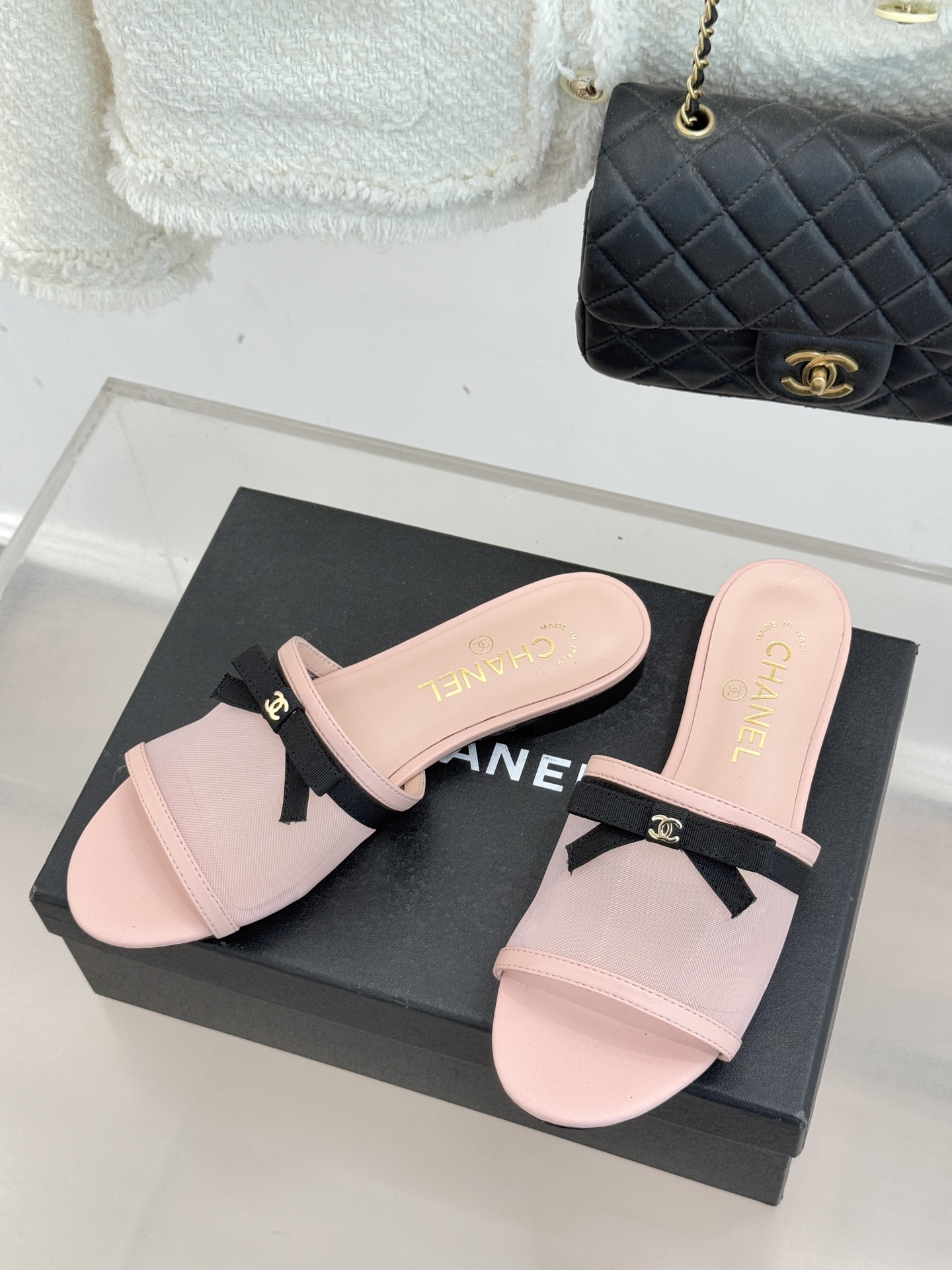 CHANE*｜小香26C新品网纱双C蝴蝶结拖鞋当小香经典符号邂逅26C夏日灵感这双拖鞋便成了奢雅与实穿的
