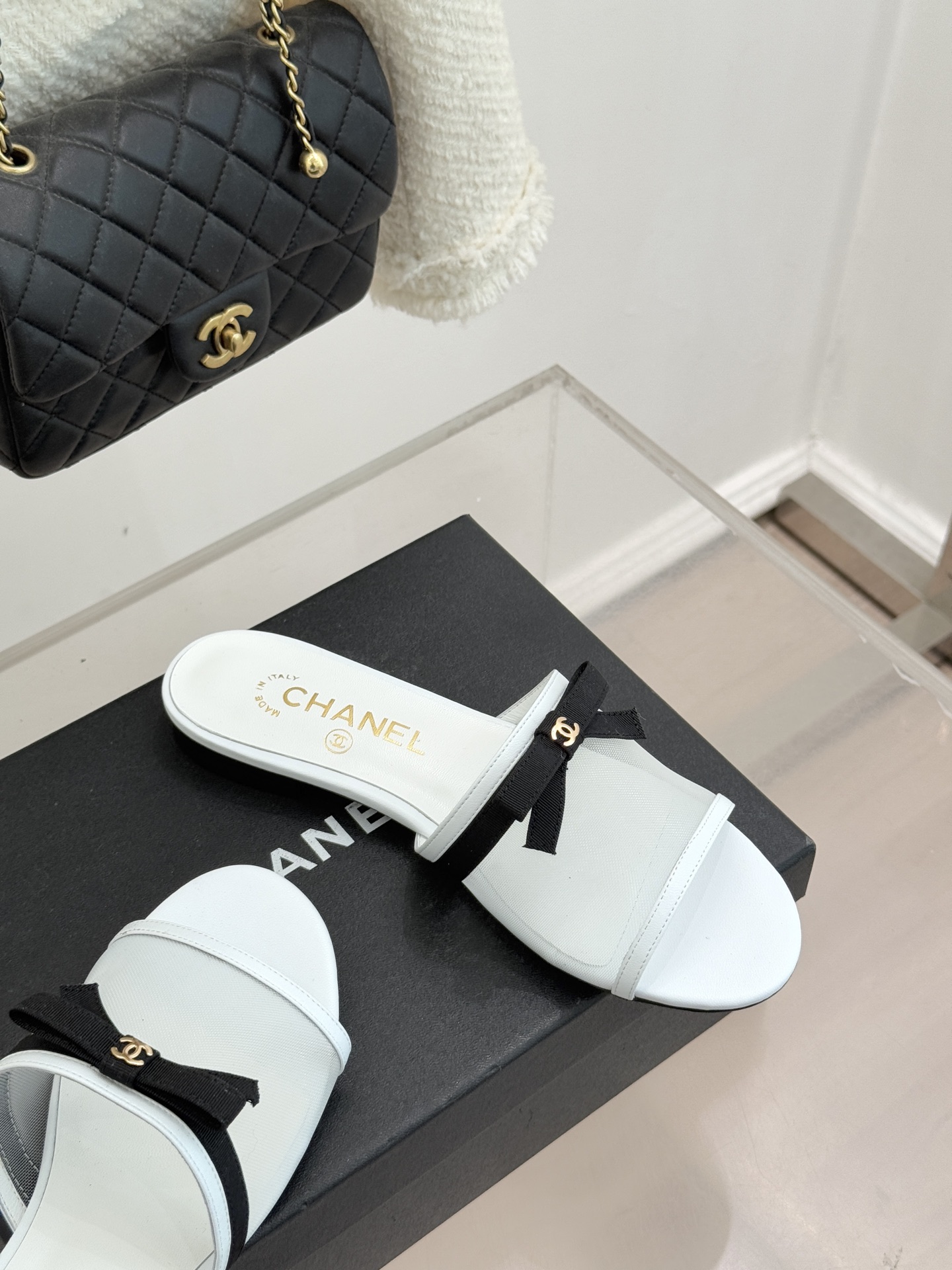 CHANE*｜小香26C新品网纱双C蝴蝶结拖鞋当小香经典符号邂逅26C夏日灵感这双拖鞋便成了奢雅与实穿的