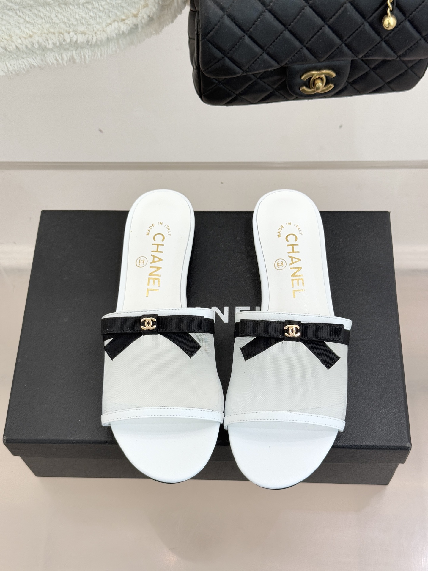 CHANE*｜小香26C新品网纱双C蝴蝶结拖鞋当小香经典符号邂逅26C夏日灵感这双拖鞋便成了奢雅与实穿的