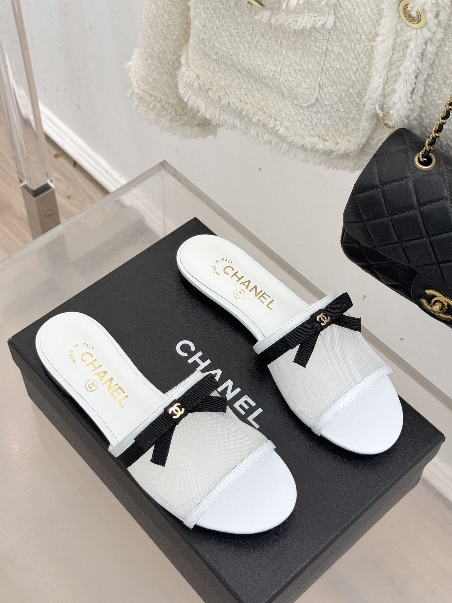 CHANE*｜小香26C新品网纱双C蝴蝶结拖鞋当小香经典符号邂逅26C夏日灵感这双拖鞋便成了奢雅与实穿的