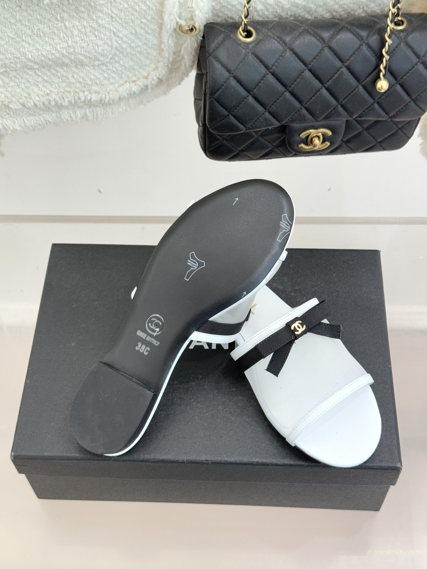 CHANE*｜小香26C新品网纱双C蝴蝶结拖鞋当小香经典符号邂逅26C夏日灵感这双拖鞋便成了奢雅与实穿的