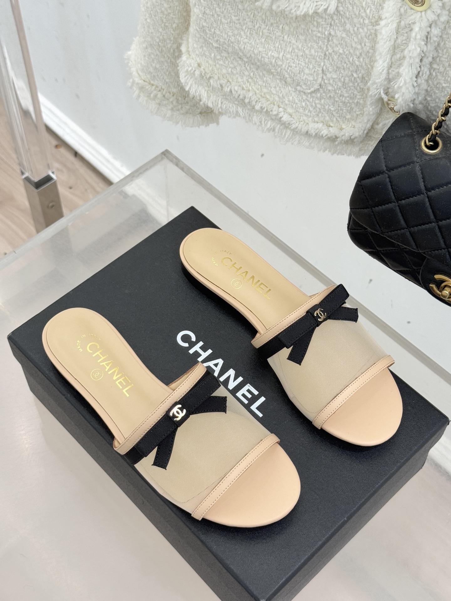 CHANE*｜小香26C新品网纱双C蝴蝶结拖鞋当小香经典符号邂逅26C夏日灵感这双拖鞋便成了奢雅与实穿的