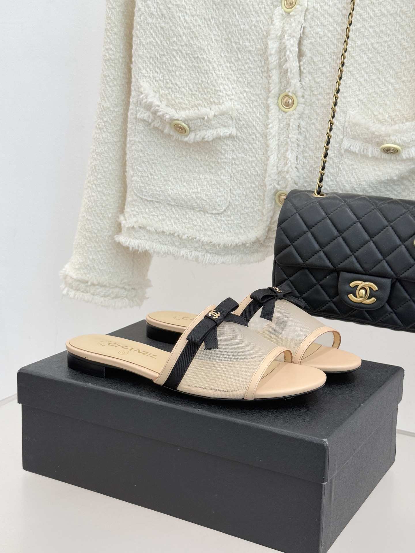 CHANE*｜小香26C新品网纱双C蝴蝶结拖鞋当小香经典符号邂逅26C夏日灵感这双拖鞋便成了奢雅与实穿的