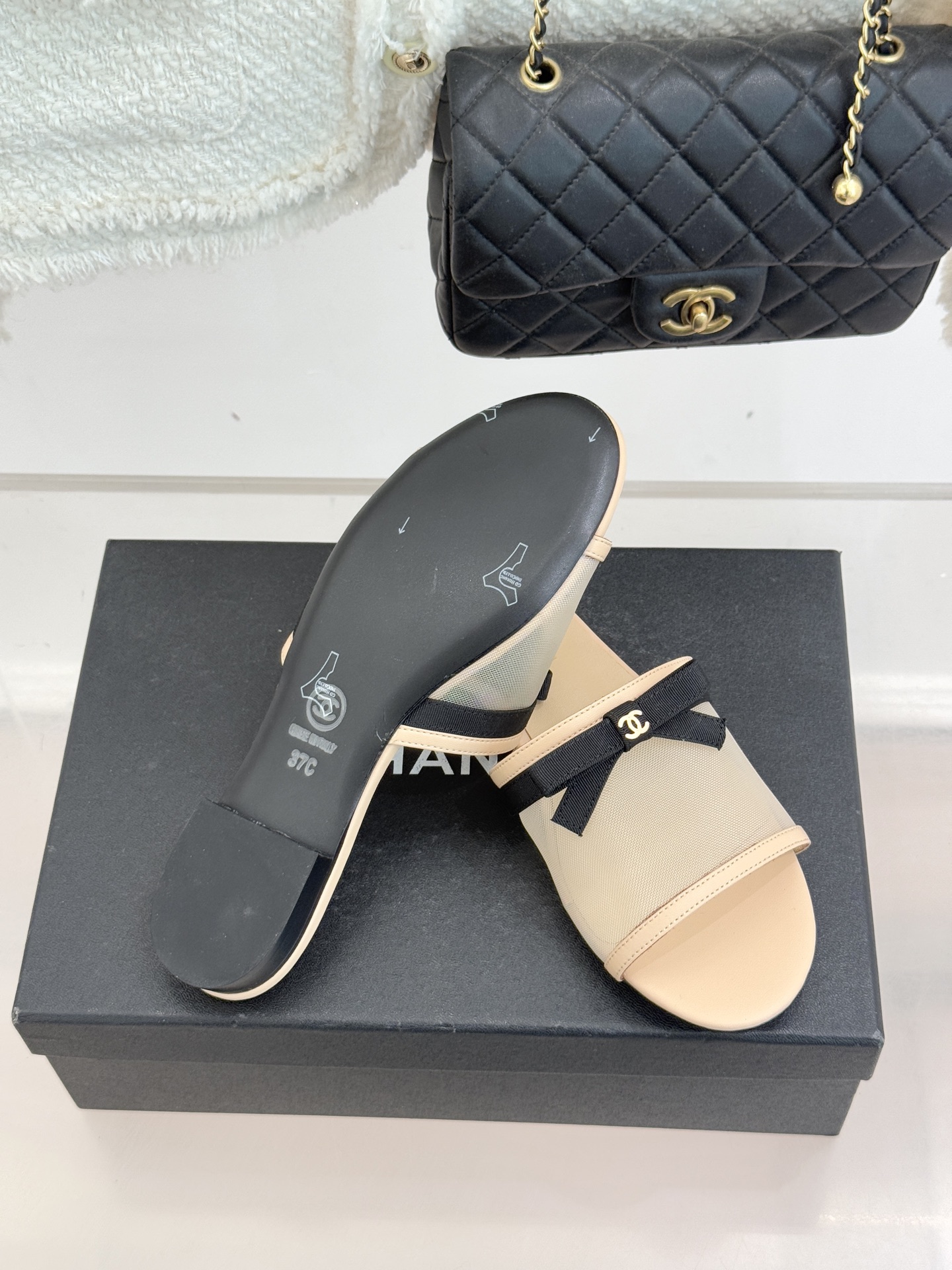 CHANE*｜小香26C新品网纱双C蝴蝶结拖鞋当小香经典符号邂逅26C夏日灵感这双拖鞋便成了奢雅与实穿的