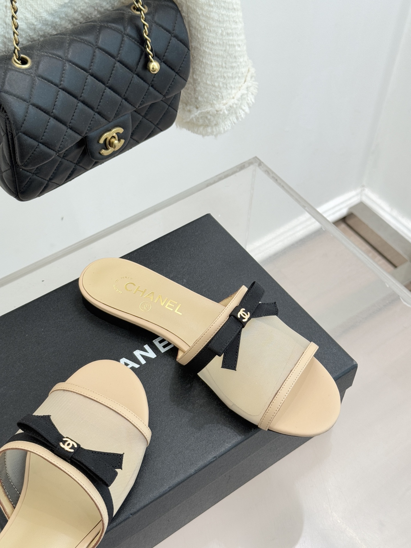 CHANE*｜小香26C新品网纱双C蝴蝶结拖鞋当小香经典符号邂逅26C夏日灵感这双拖鞋便成了奢雅与实穿的