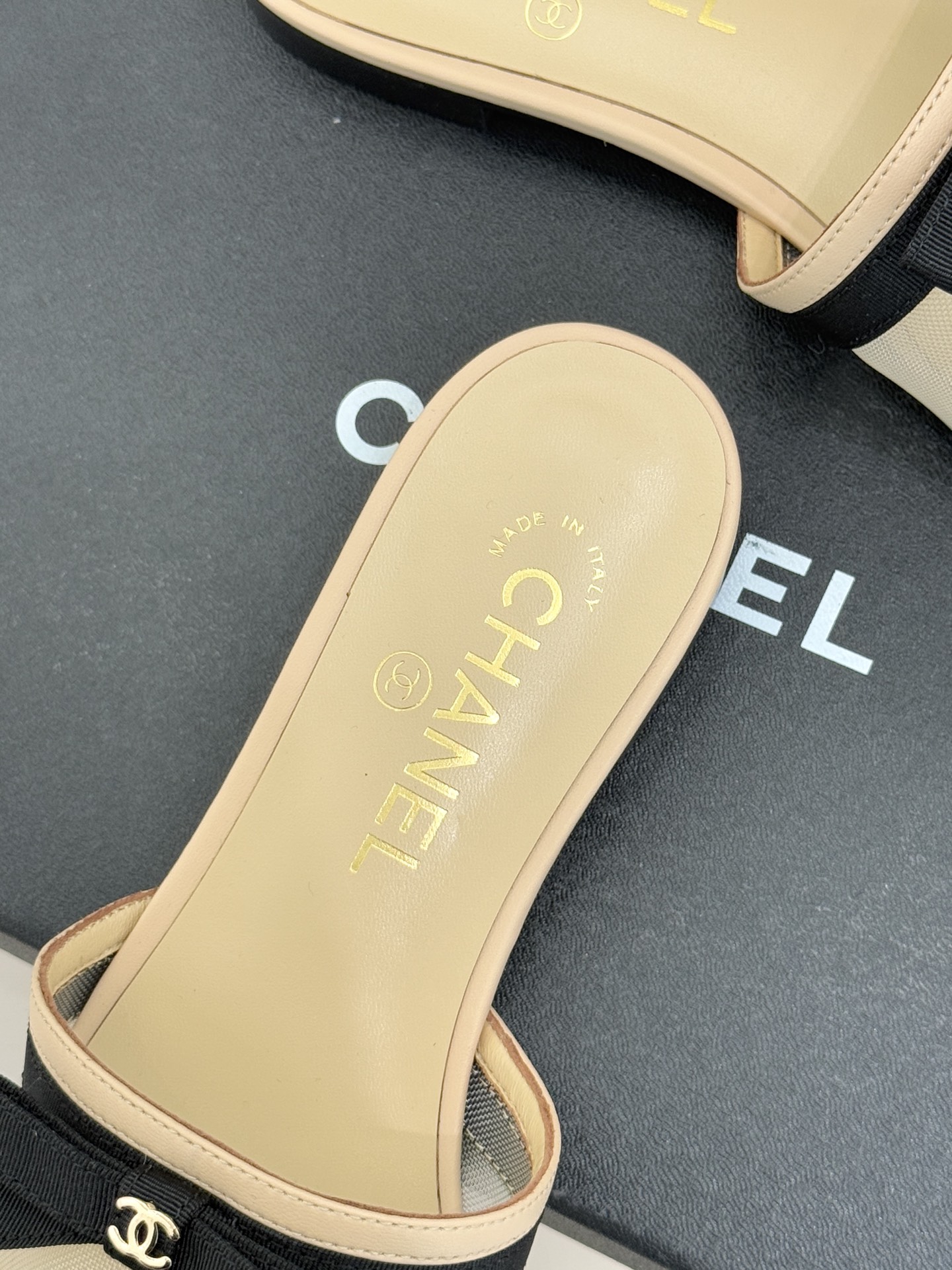 CHANE*｜小香26C新品网纱双C蝴蝶结拖鞋当小香经典符号邂逅26C夏日灵感这双拖鞋便成了奢雅与实穿的