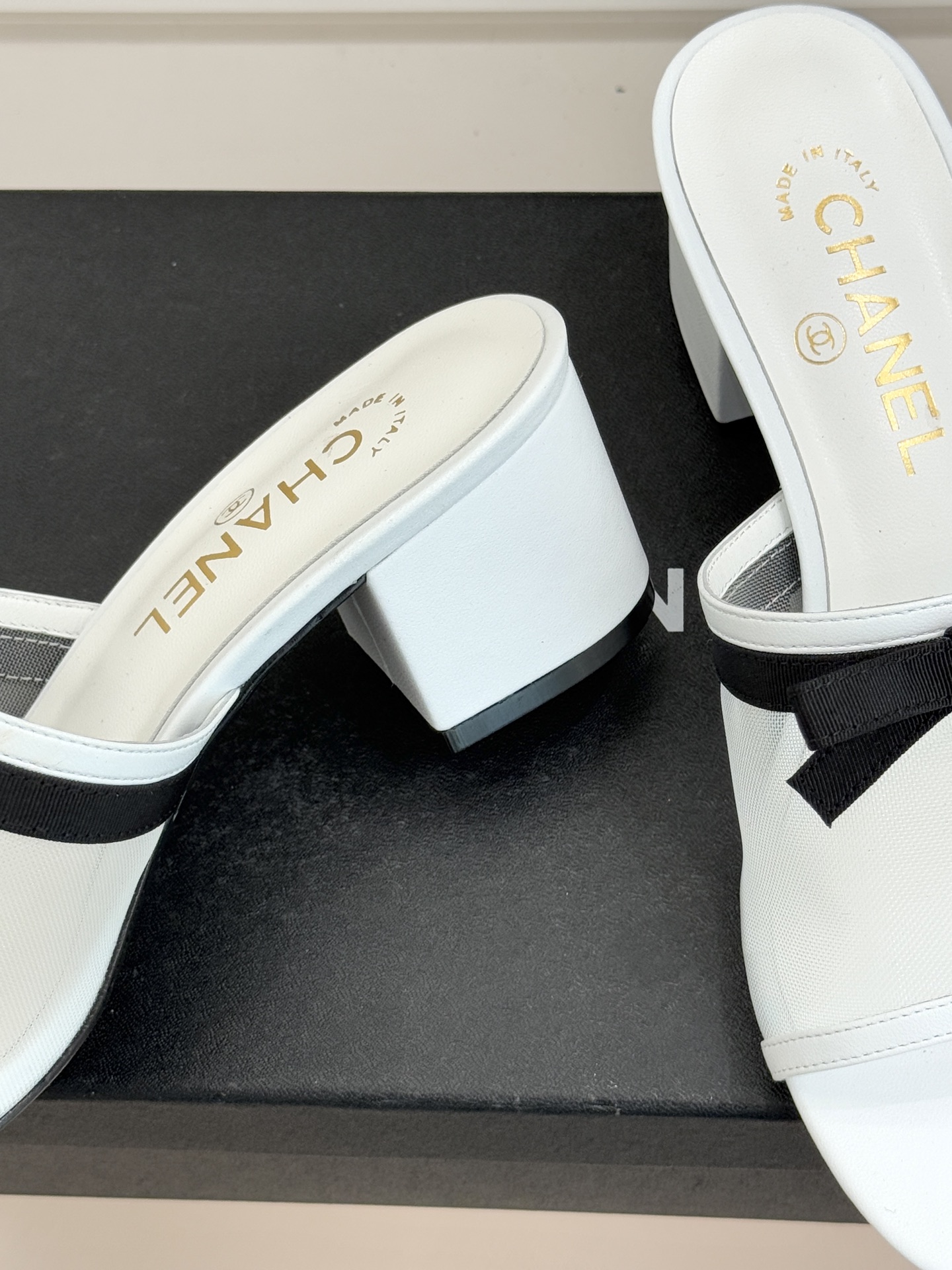 CHANE*｜小香26C新品网纱双C蝴蝶结拖鞋当小香经典符号邂逅26C夏日灵感这双拖鞋便成了奢雅与实穿的