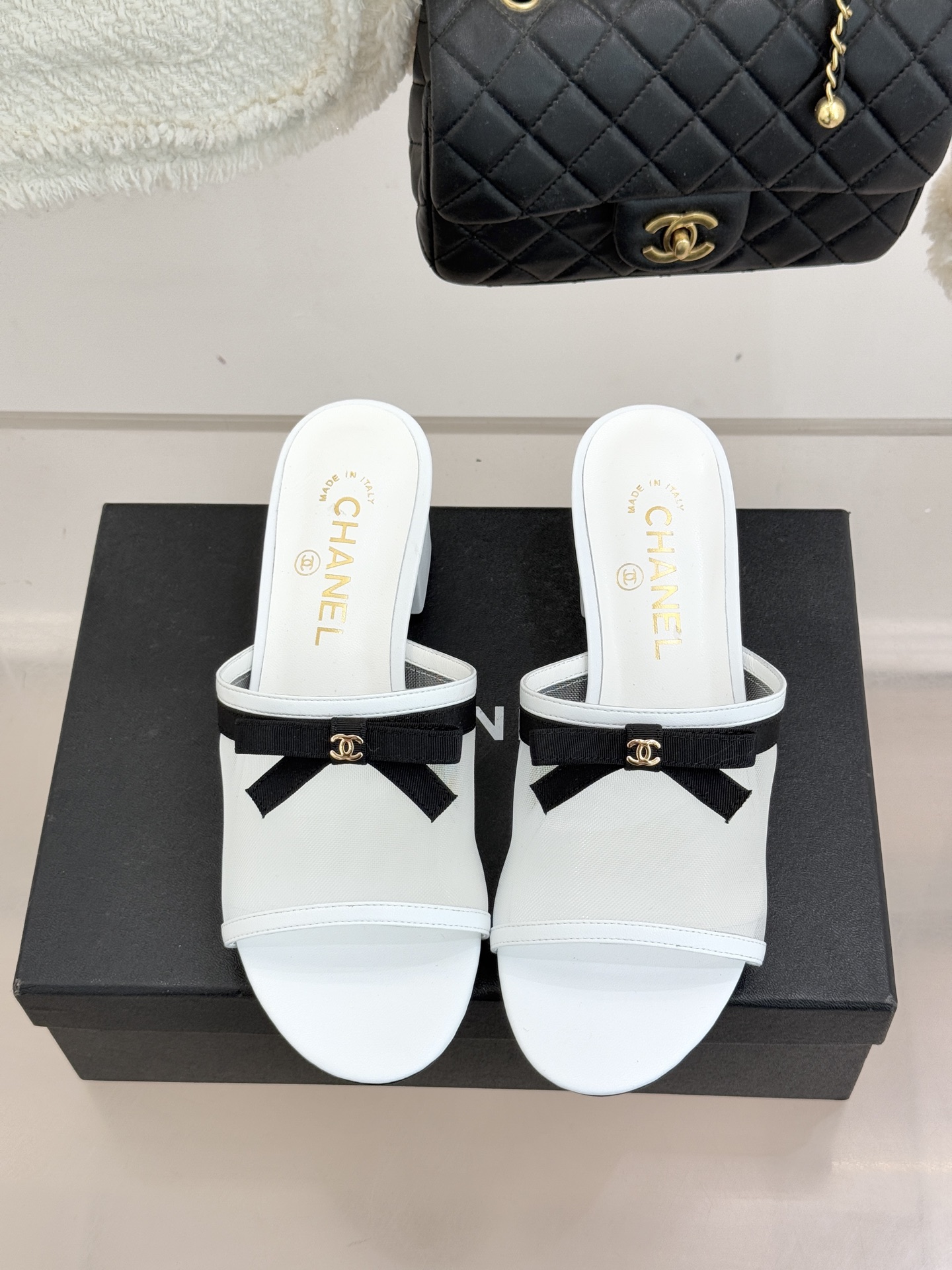 CHANE*｜小香26C新品网纱双C蝴蝶结拖鞋当小香经典符号邂逅26C夏日灵感这双拖鞋便成了奢雅与实穿的