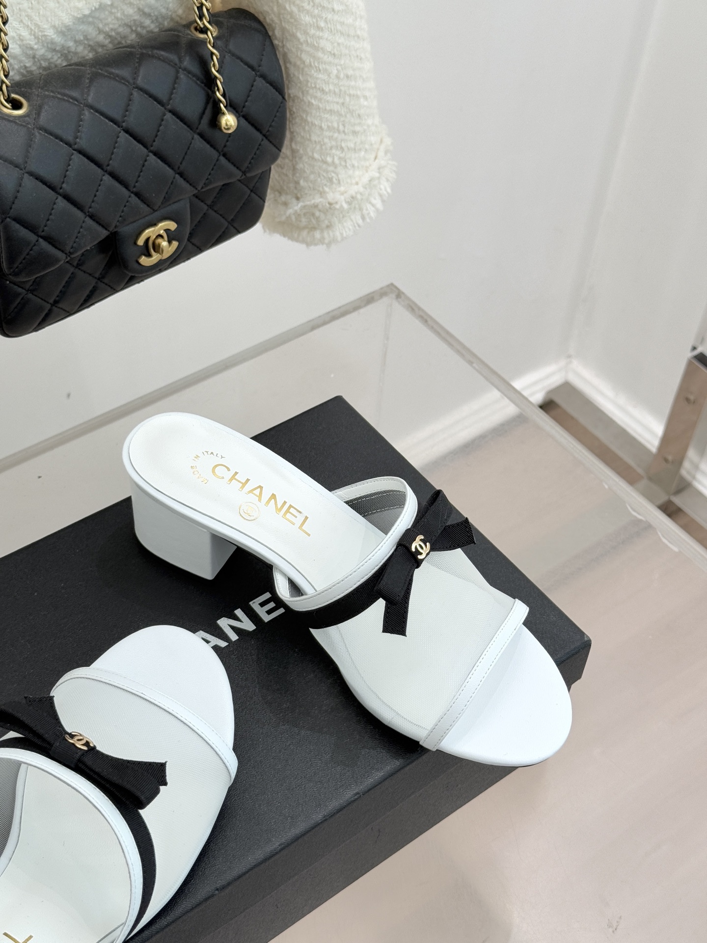 CHANE*｜小香26C新品网纱双C蝴蝶结拖鞋当小香经典符号邂逅26C夏日灵感这双拖鞋便成了奢雅与实穿的