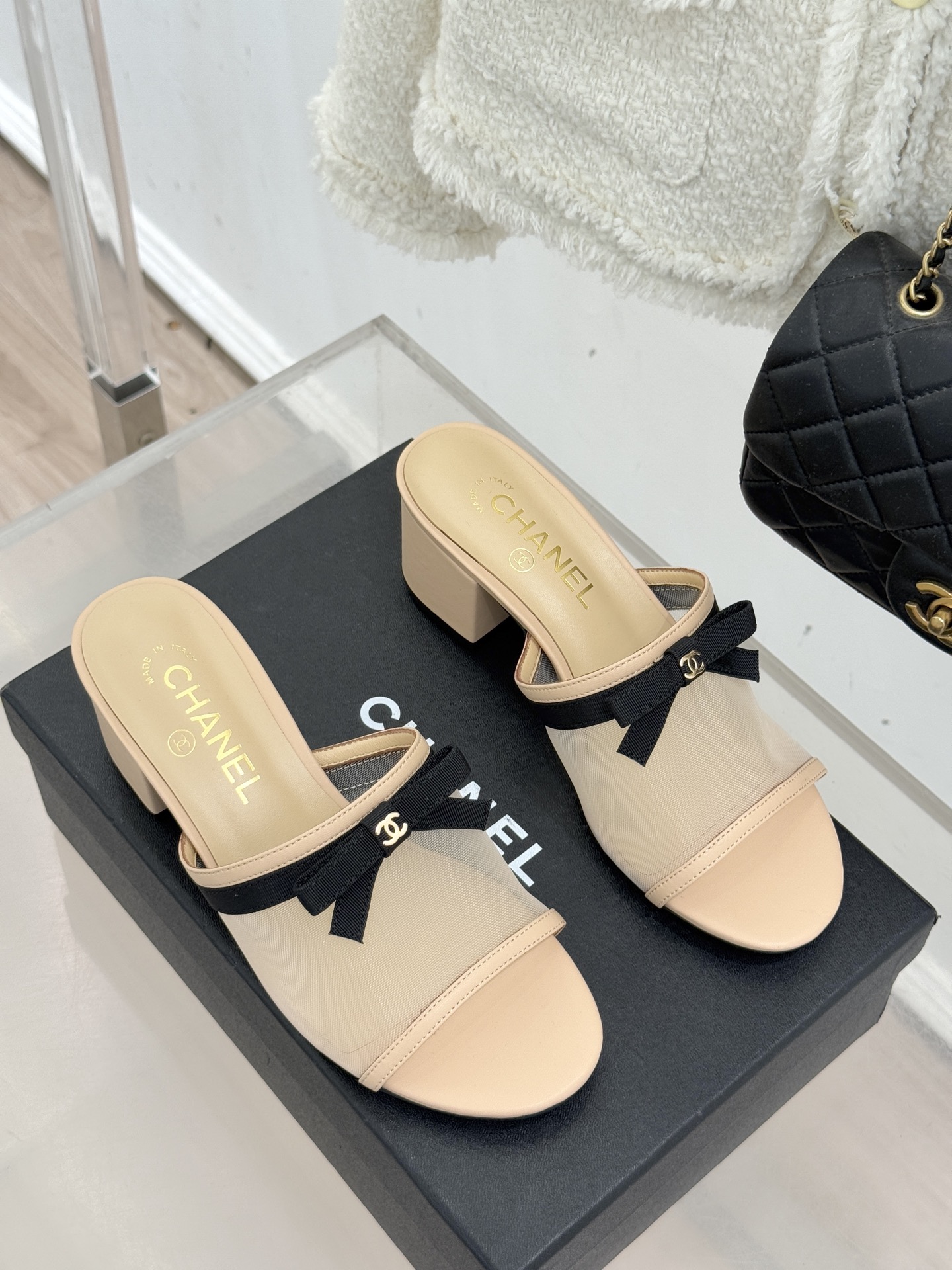 CHANE*｜小香26C新品网纱双C蝴蝶结拖鞋当小香经典符号邂逅26C夏日灵感这双拖鞋便成了奢雅与实穿的