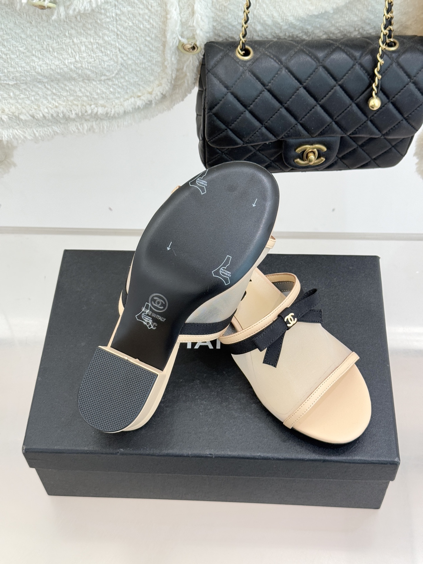 CHANE*｜小香26C新品网纱双C蝴蝶结拖鞋当小香经典符号邂逅26C夏日灵感这双拖鞋便成了奢雅与实穿的