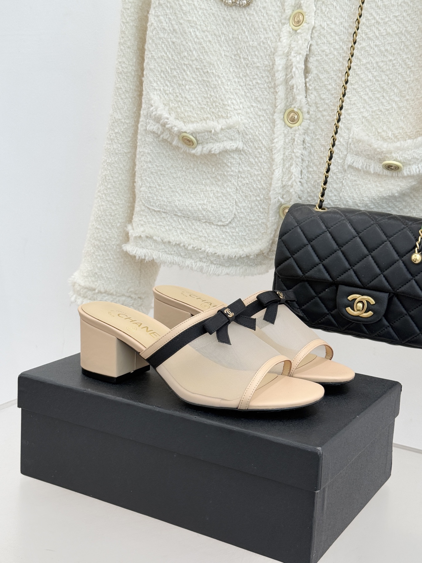 CHANE*｜小香26C新品网纱双C蝴蝶结拖鞋当小香经典符号邂逅26C夏日灵感这双拖鞋便成了奢雅与实穿的