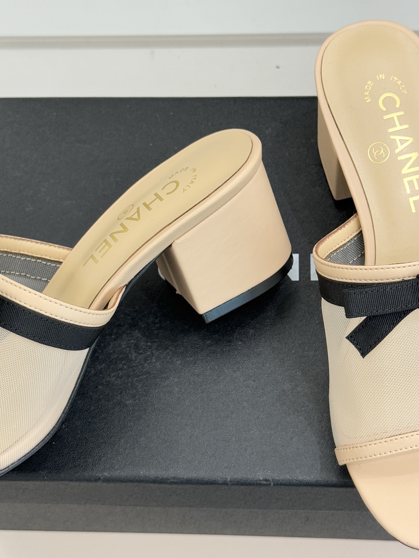 CHANE*｜小香26C新品网纱双C蝴蝶结拖鞋当小香经典符号邂逅26C夏日灵感这双拖鞋便成了奢雅与实穿的