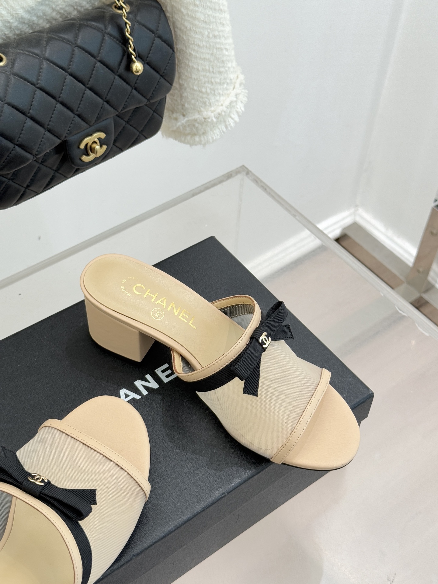 CHANE*｜小香26C新品网纱双C蝴蝶结拖鞋当小香经典符号邂逅26C夏日灵感这双拖鞋便成了奢雅与实穿的