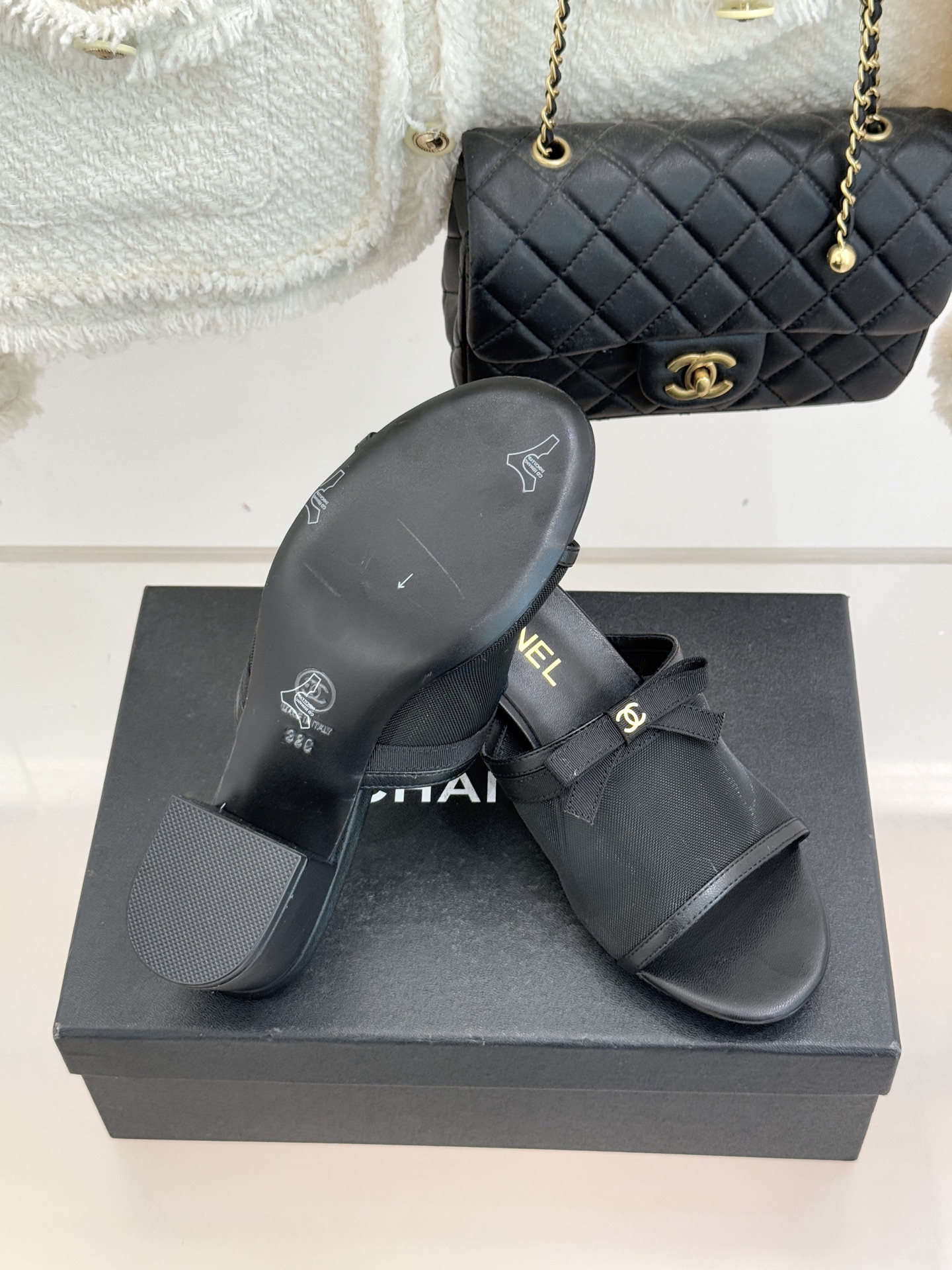 CHANE*｜小香26C新品网纱双C蝴蝶结拖鞋当小香经典符号邂逅26C夏日灵感这双拖鞋便成了奢雅与实穿的