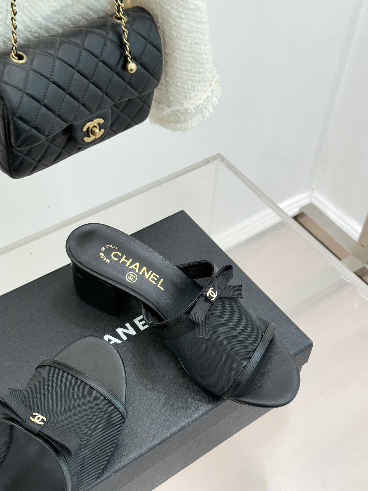 CHANE*｜小香26C新品网纱双C蝴蝶结拖鞋当小香经典符号邂逅26C夏日灵感这双拖鞋便成了奢雅与实穿的