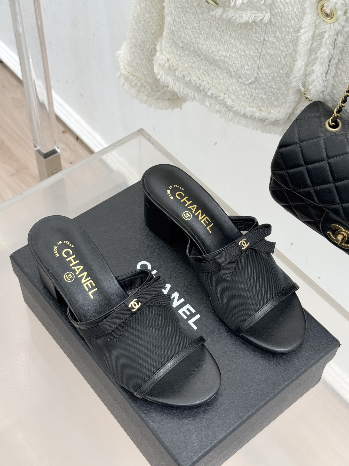 CHANE*｜小香26C新品网纱双C蝴蝶结拖鞋当小香经典符号邂逅26C夏日灵感这双拖鞋便成了奢雅与实穿的