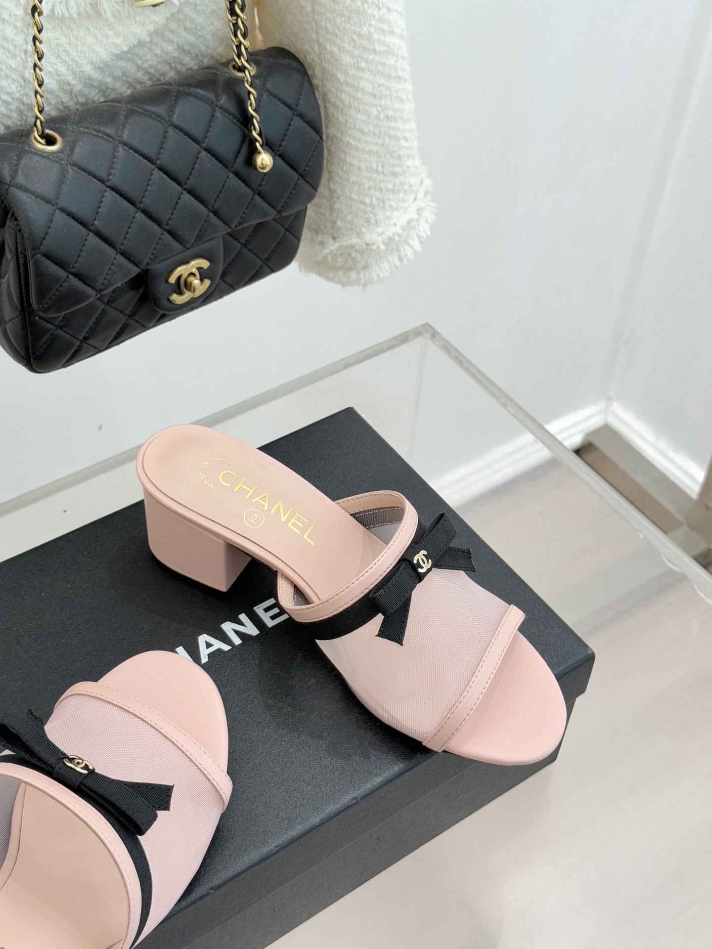 CHANE*｜小香26C新品网纱双C蝴蝶结拖鞋当小香经典符号邂逅26C夏日灵感这双拖鞋便成了奢雅与实穿的