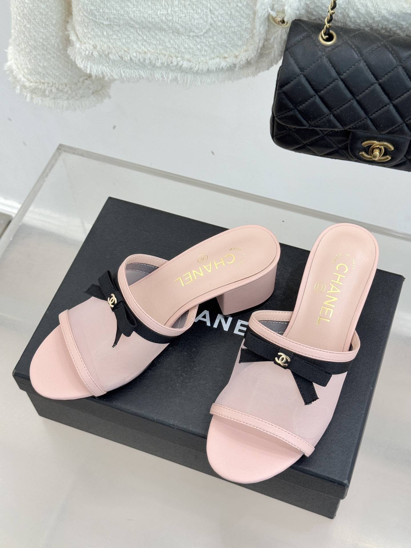 CHANE*｜小香26C新品网纱双C蝴蝶结拖鞋当小香经典符号邂逅26C夏日灵感这双拖鞋便成了奢雅与实穿的