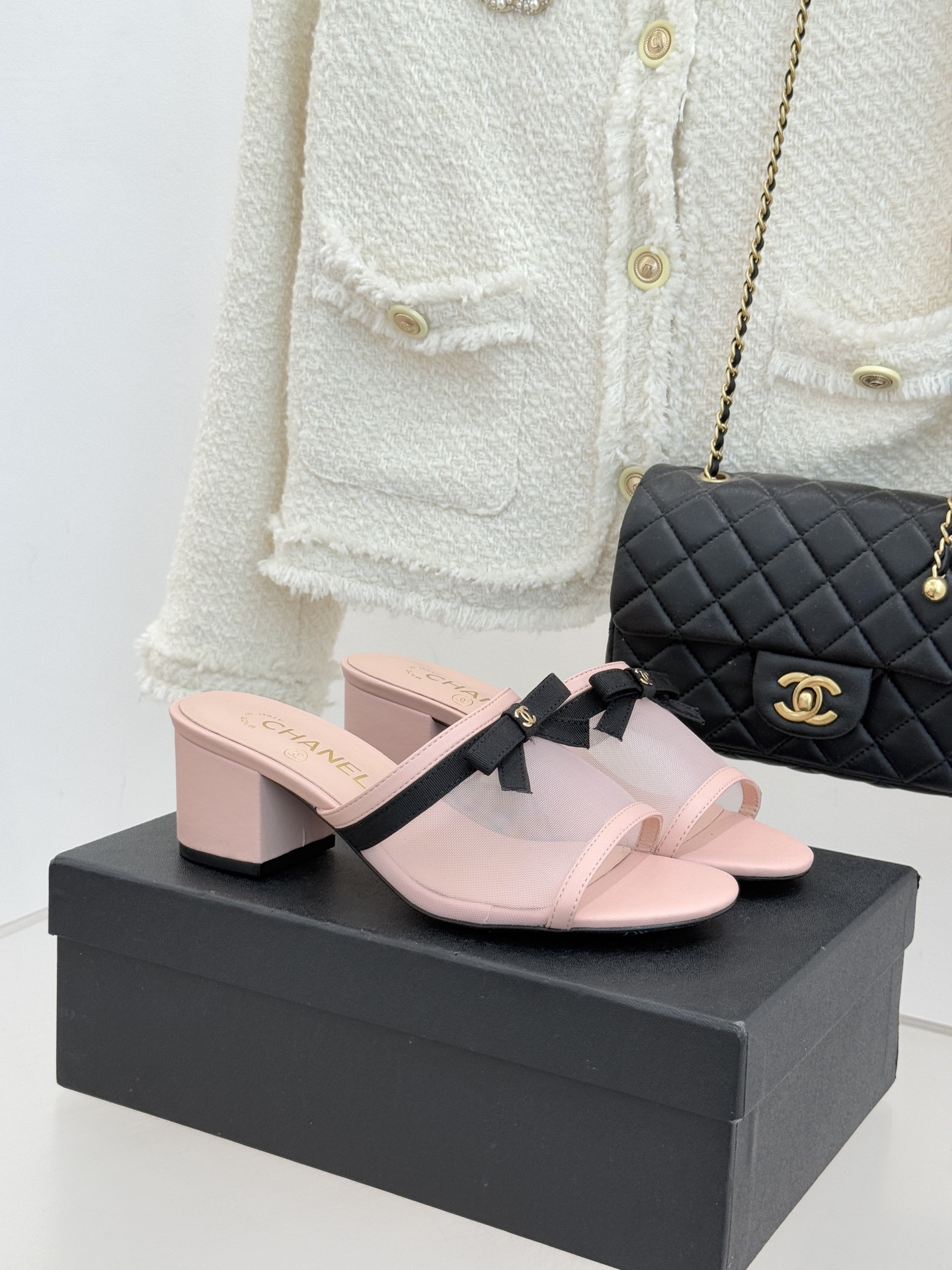 CHANE*｜小香26C新品网纱双C蝴蝶结拖鞋当小香经典符号邂逅26C夏日灵感这双拖鞋便成了奢雅与实穿的